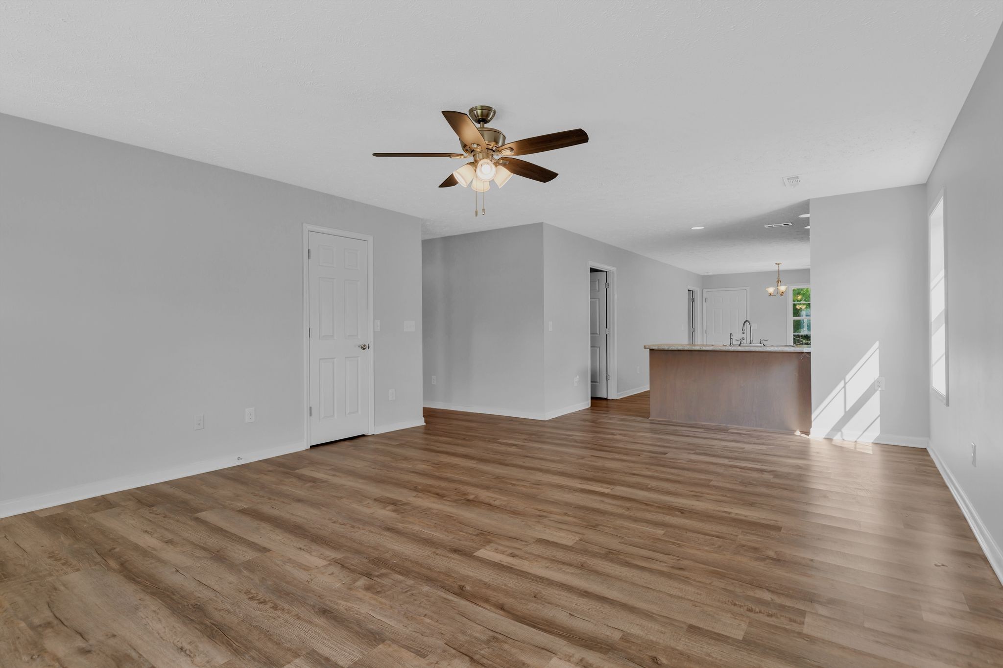 715 E Lincoln St Property Photo 5