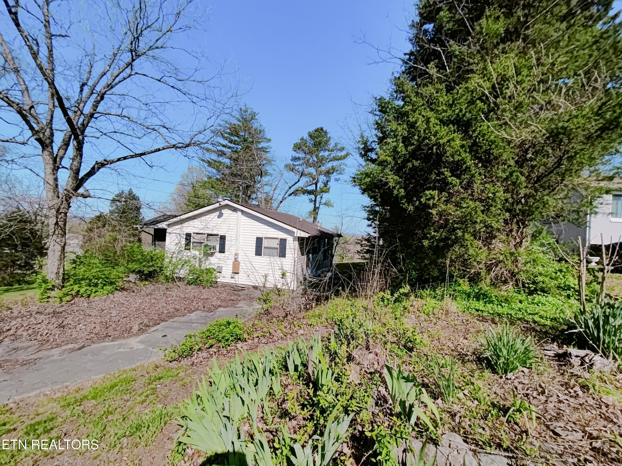 647 W Lamar Alexander Pkwy Property Photo 1