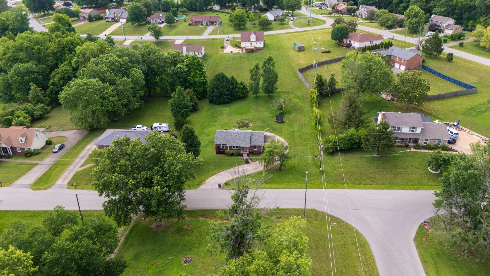 1914 Claymont Dr Property Photo 3