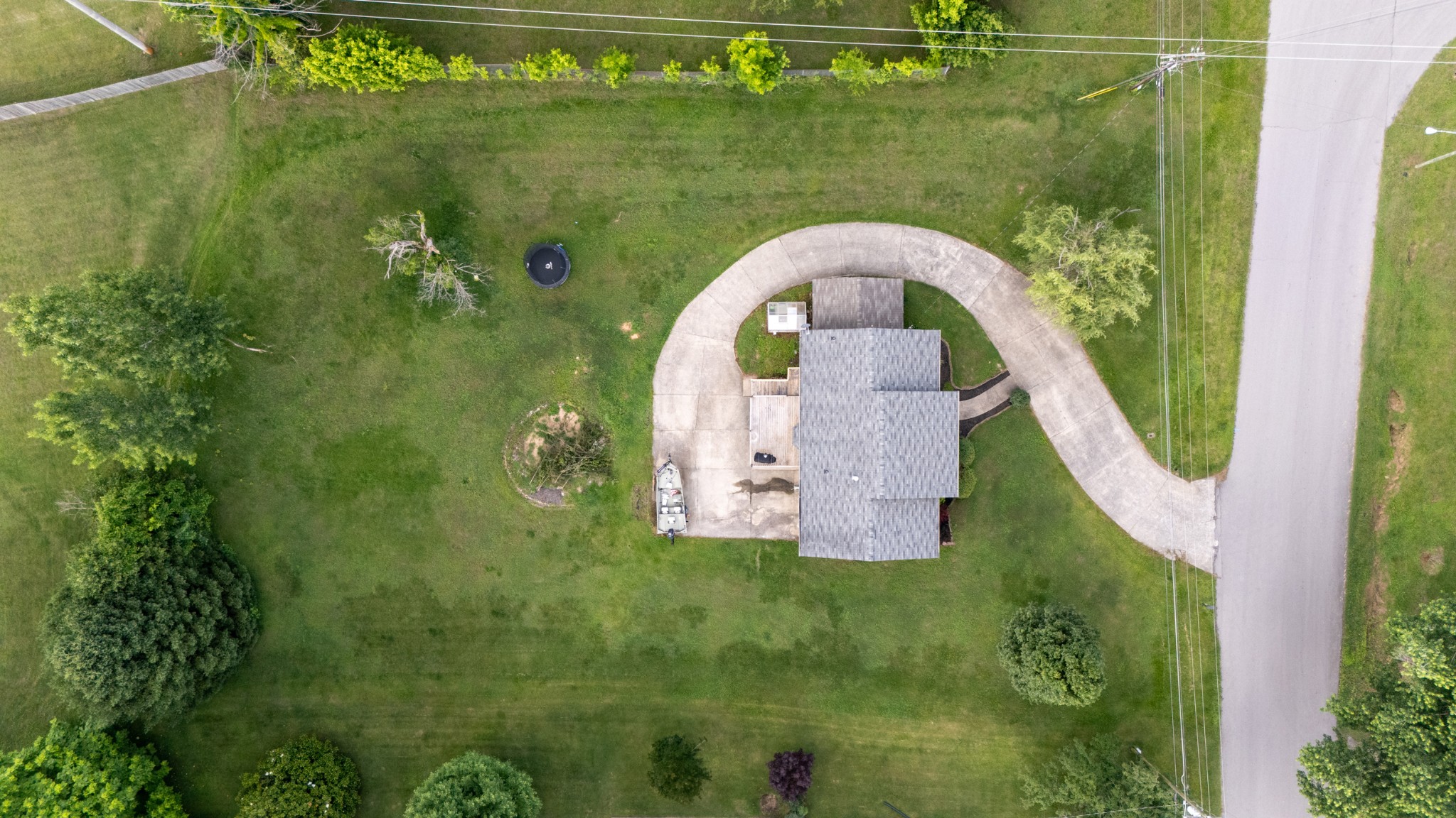 1914 Claymont Dr Property Photo 4