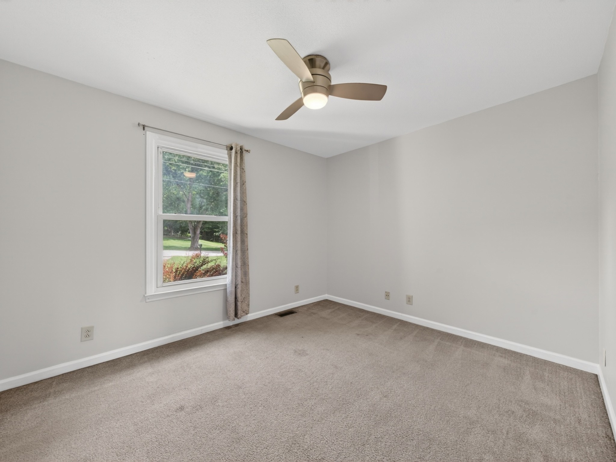 1914 Claymont Dr Property Photo 18