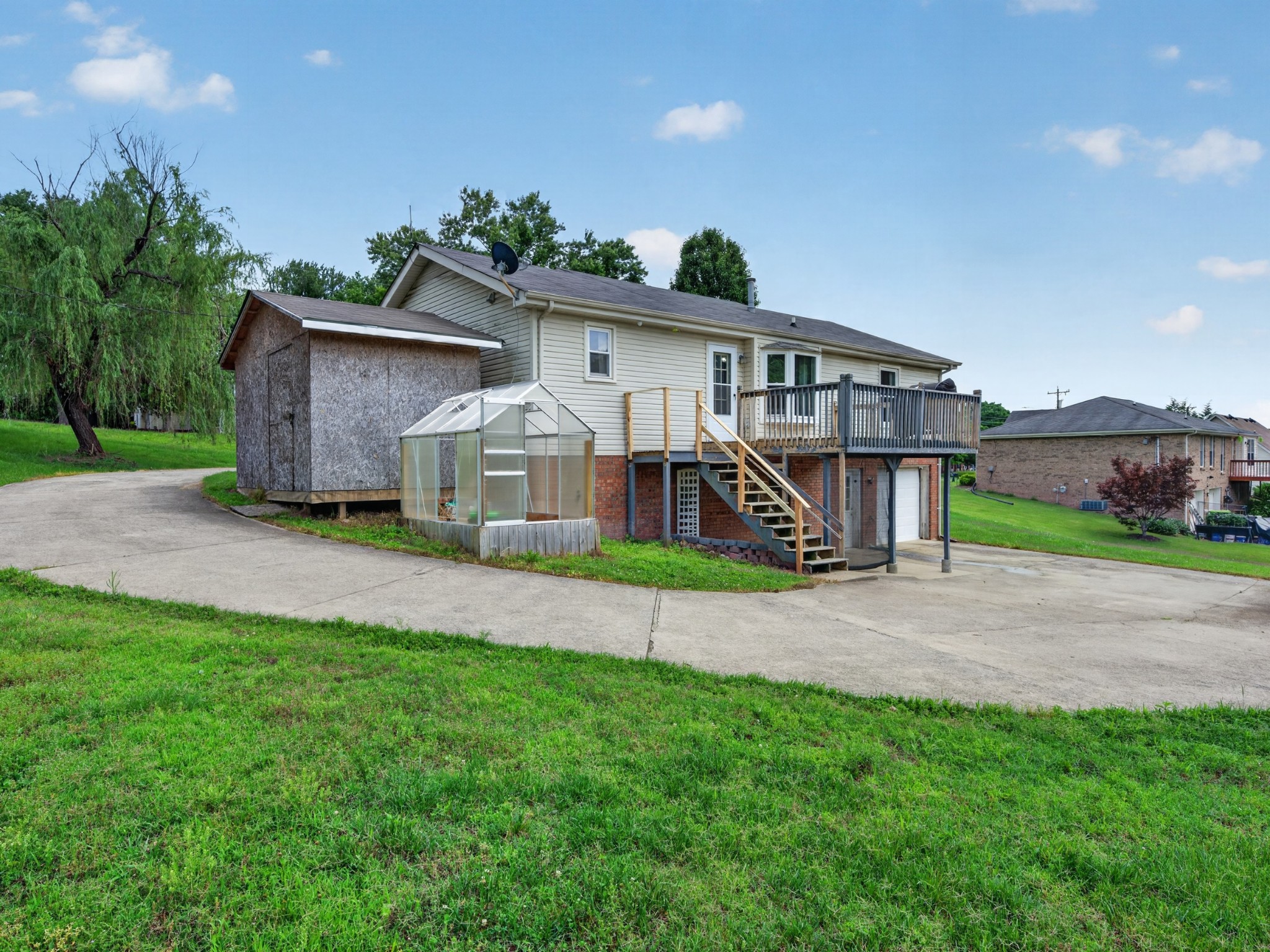1914 Claymont Dr Property Photo 31