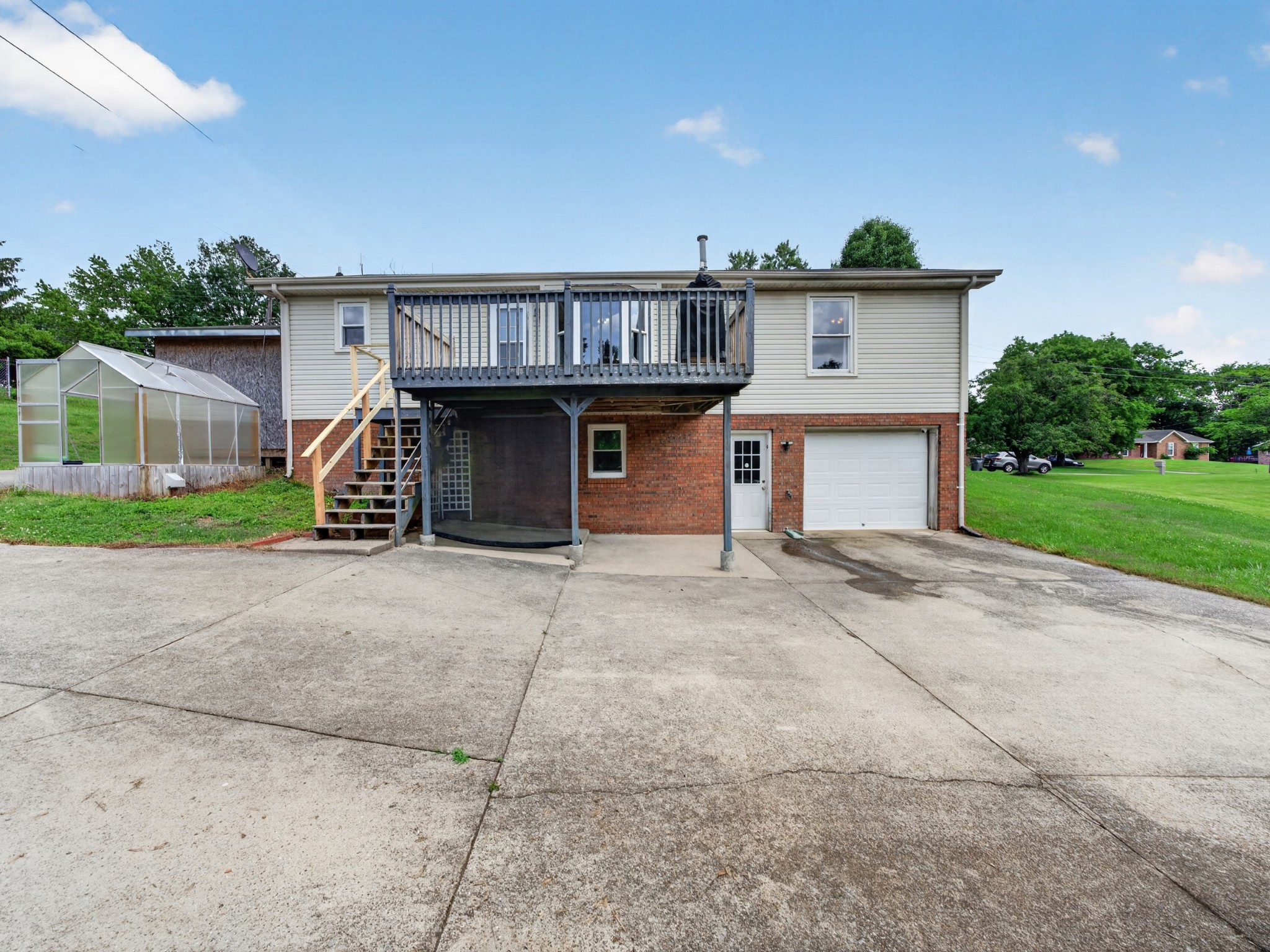 1914 Claymont Dr Property Photo 32