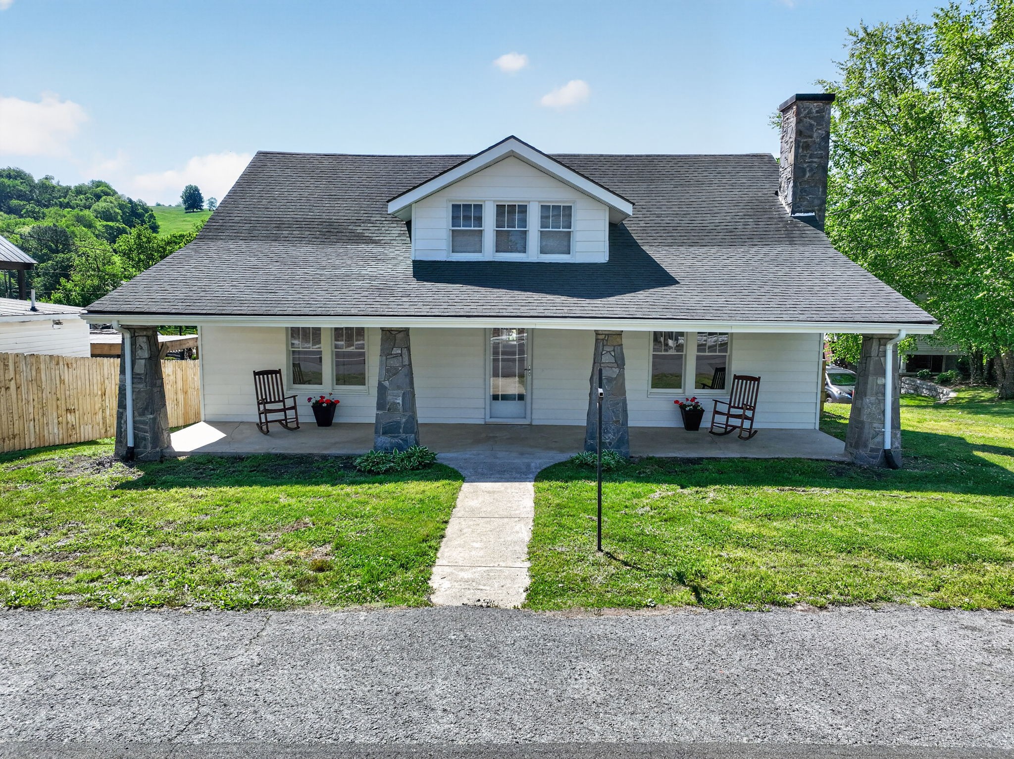 275 Main St Property Photo 1
