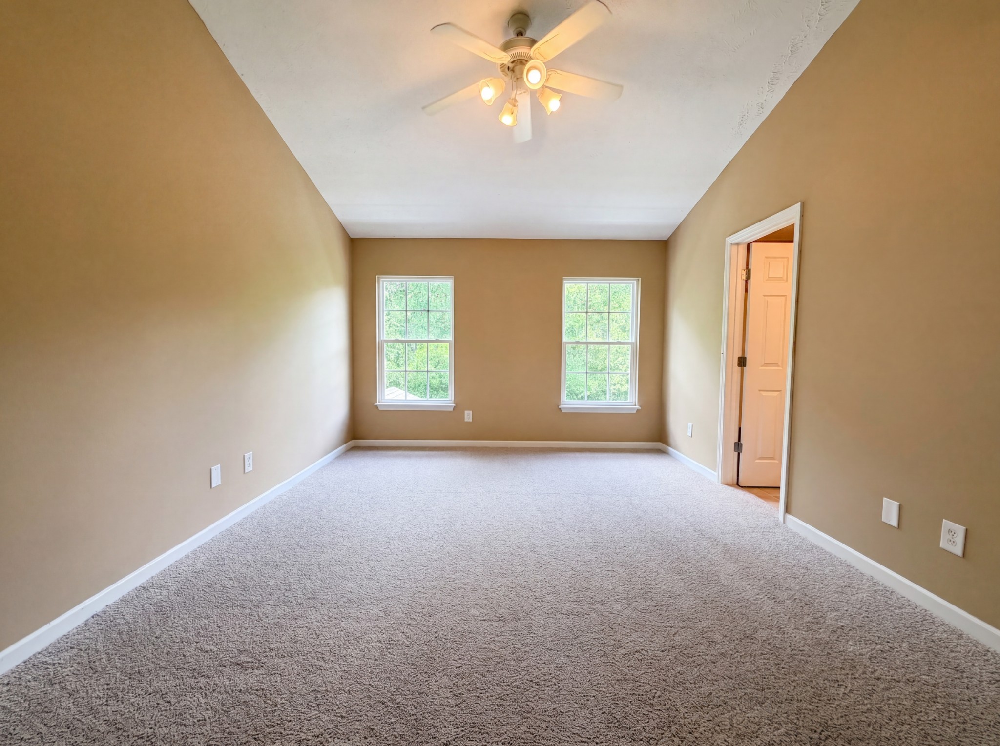 2032 Shaylin Loop Property Photo 10