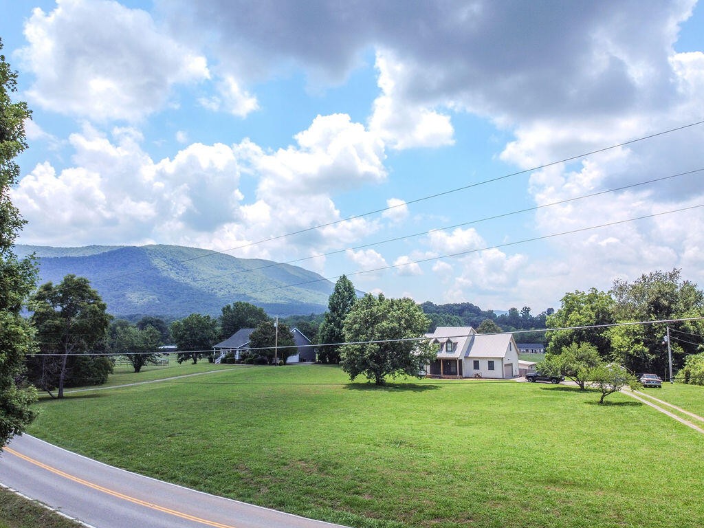 275 Spring Creek Road Property Photo 2