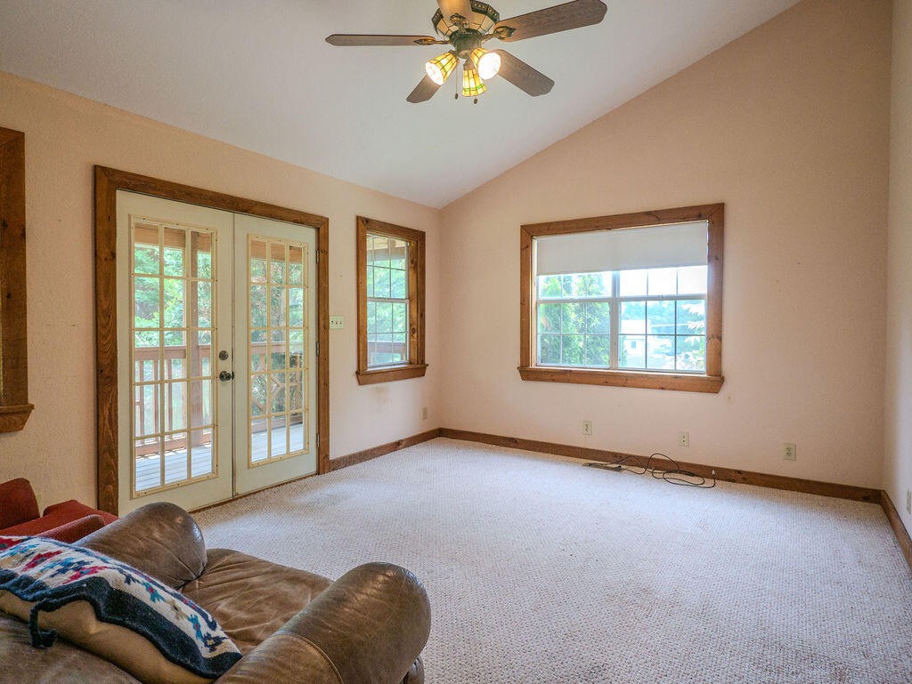 275 Spring Creek Road Property Photo 15