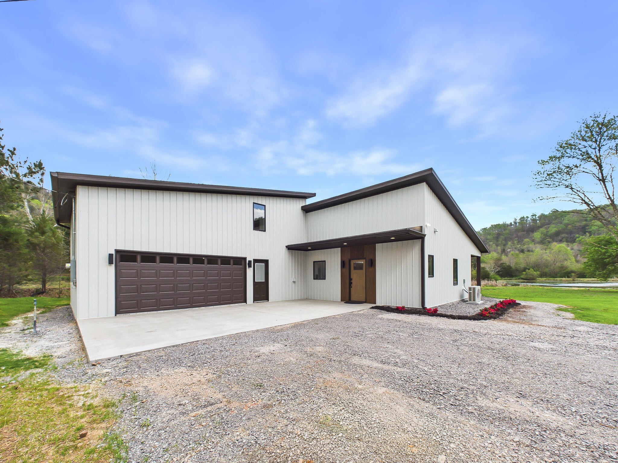 1483 Reagan Valley Road Property Photo 1