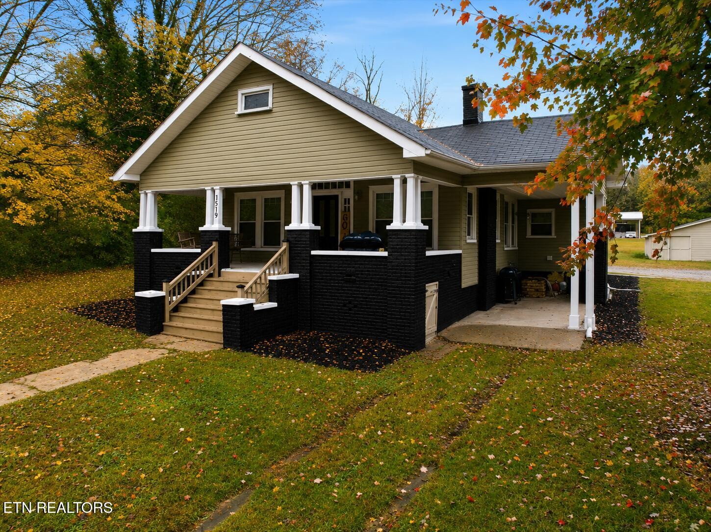 1519 W Madison Ave Property Photo 2