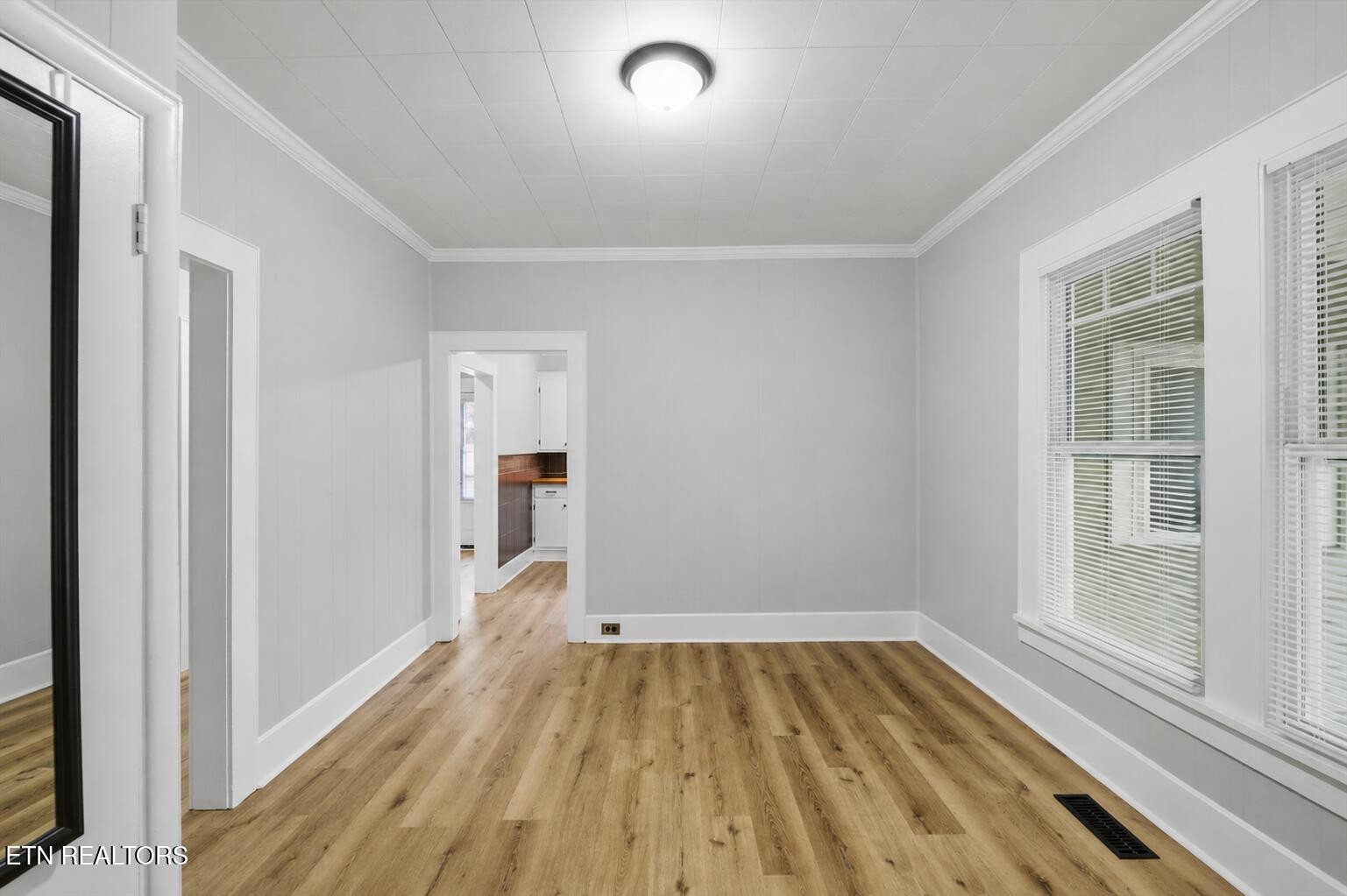 1519 W Madison Ave Property Photo 6