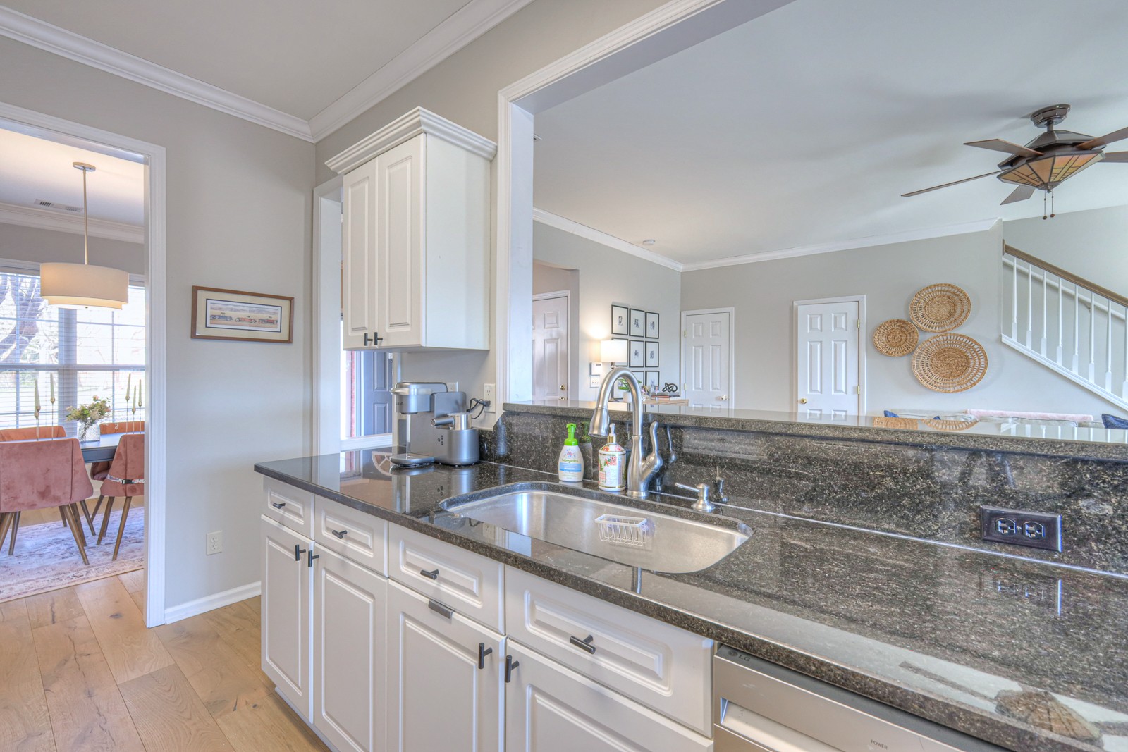 437 Old Towne Dr Property Photo 6