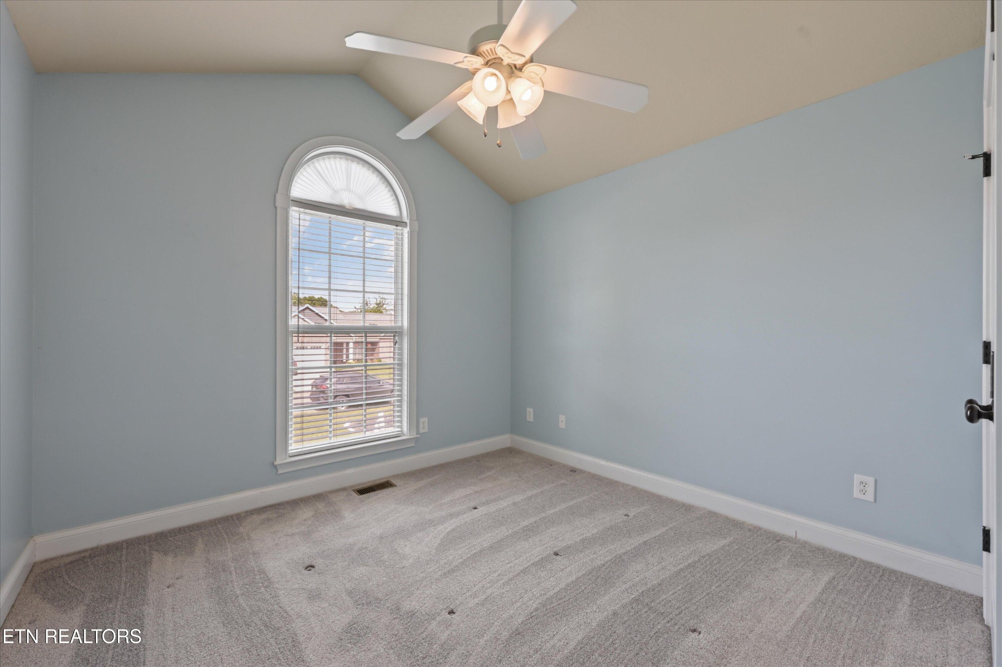 118 Cornerstone Circle Property Photo 8