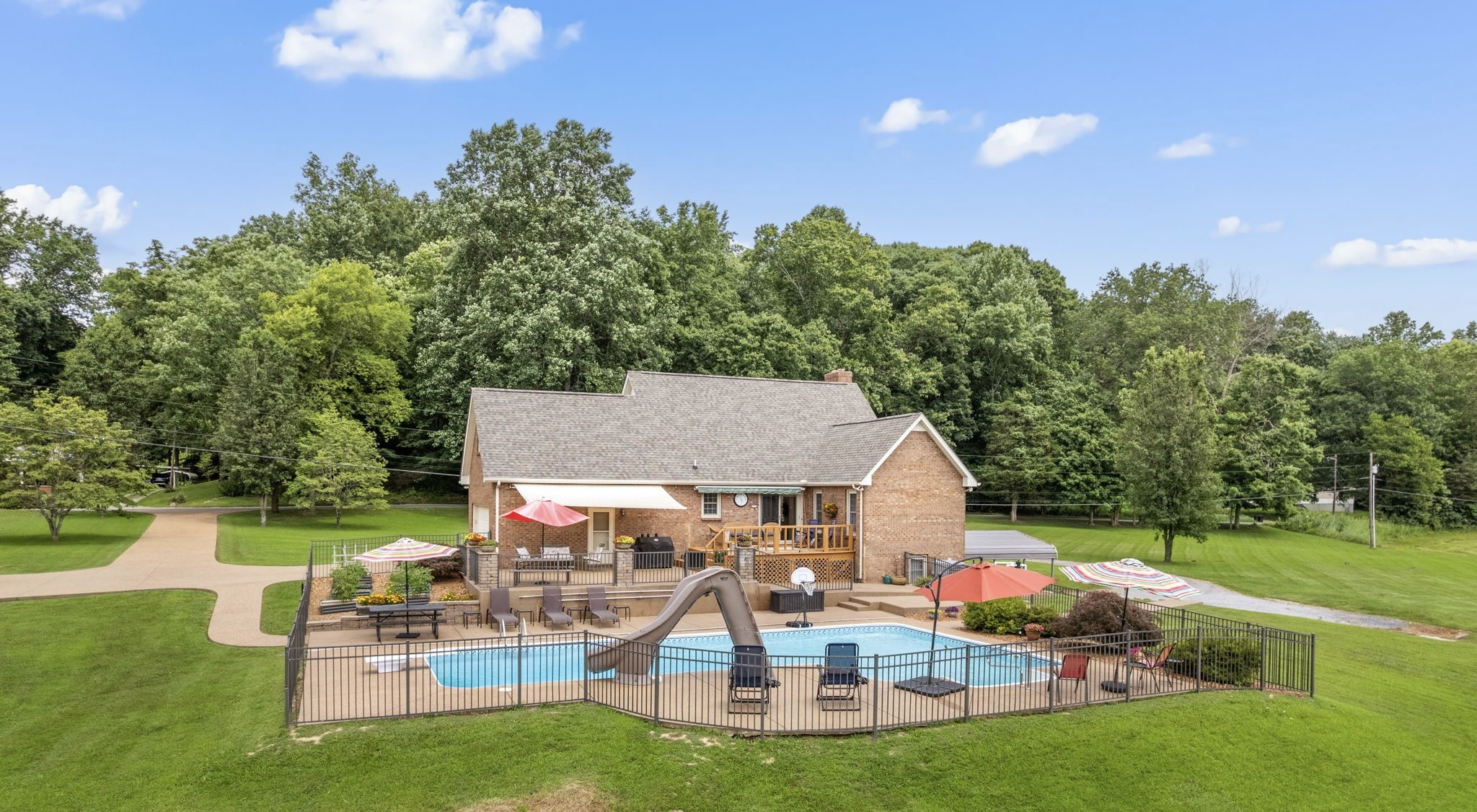 915 Rocky Hollow Rd