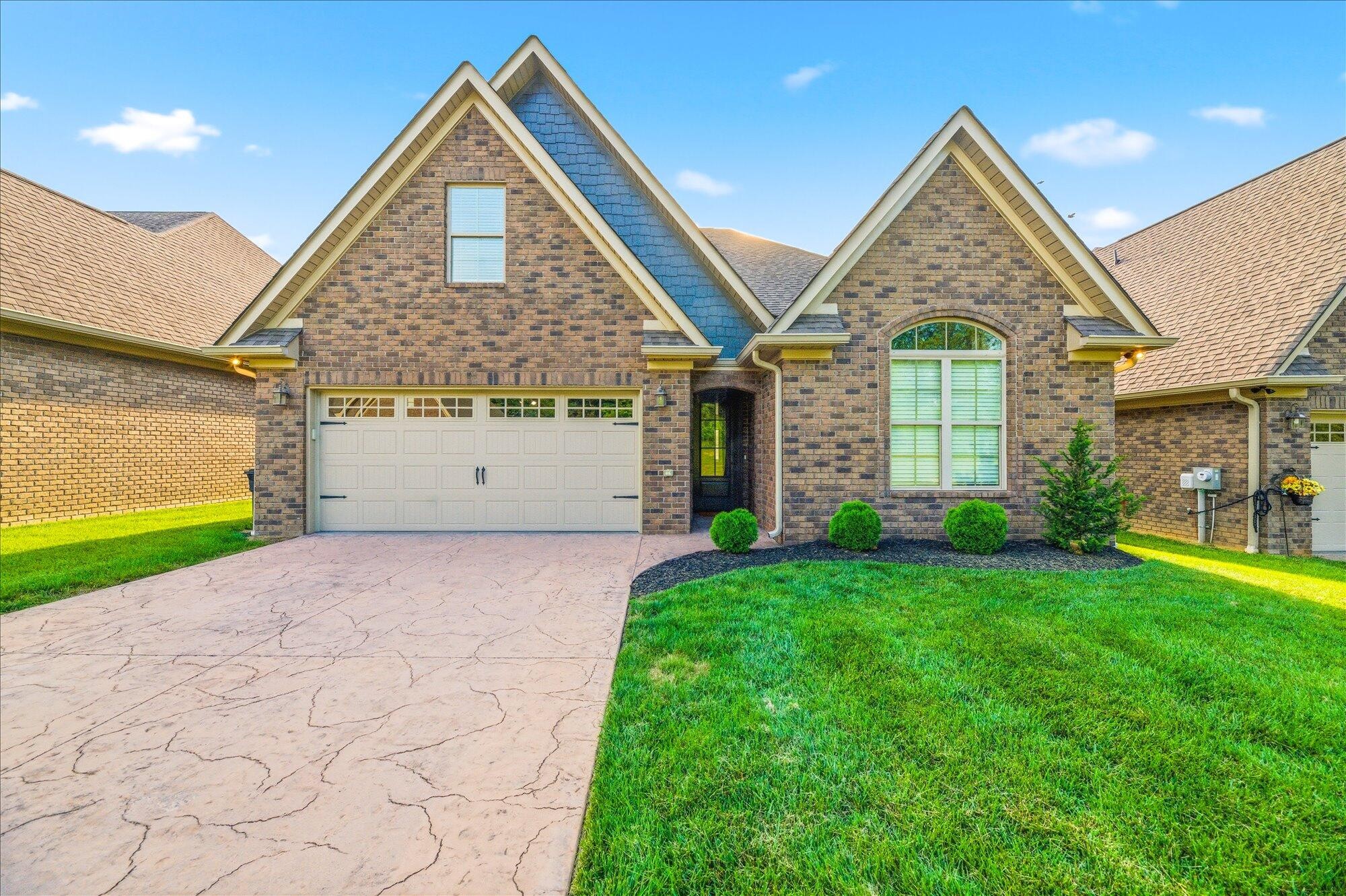 211 Village Cove Circle