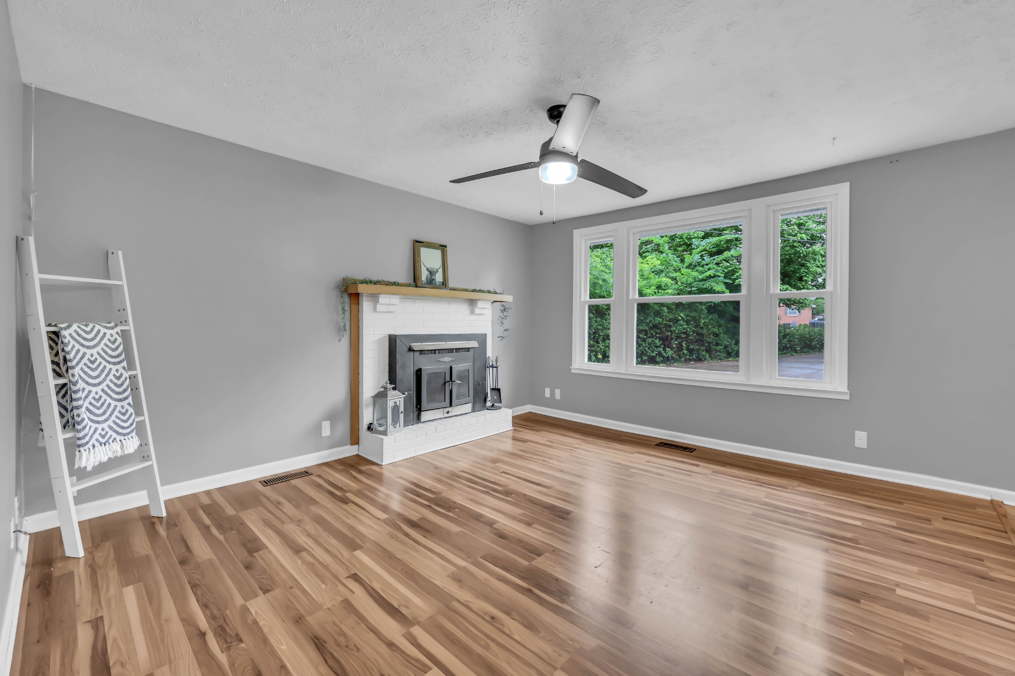 17 Charlemagne Blvd Property Photo 1