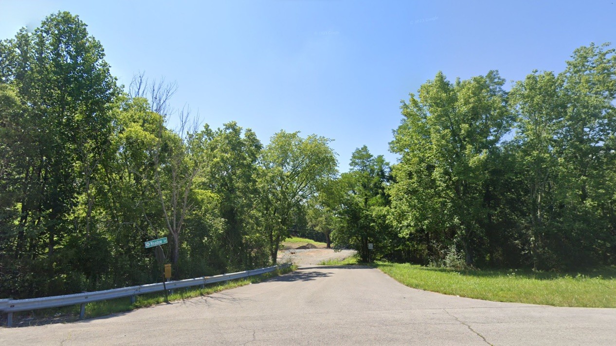 2111 Meadow Ln Property Photo 1