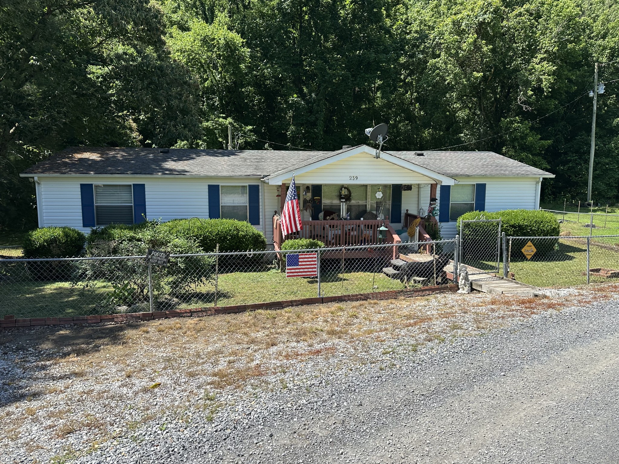239 Rose Ln Property Photo 1