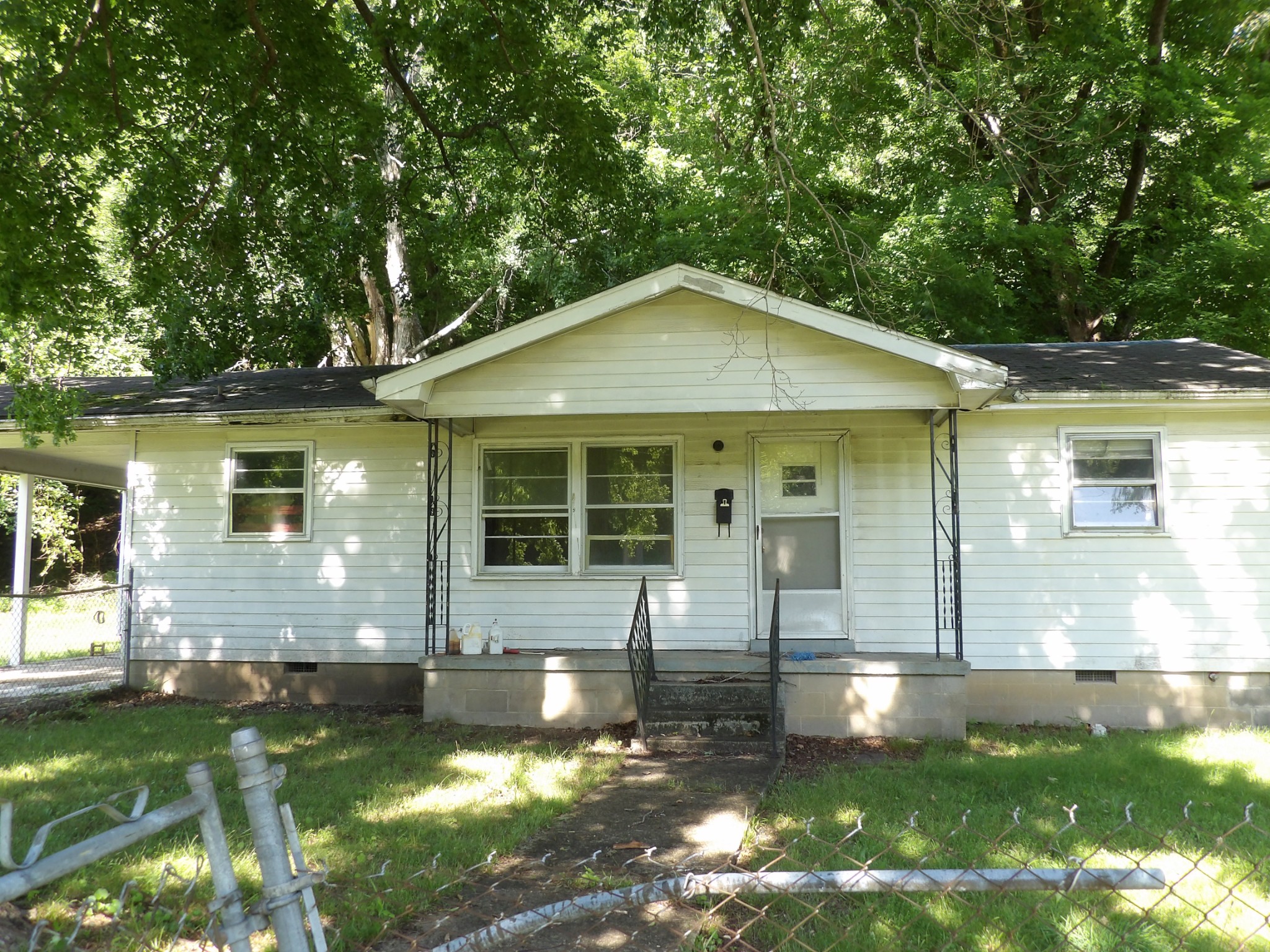 241 Lomax Ave Property Photo 1