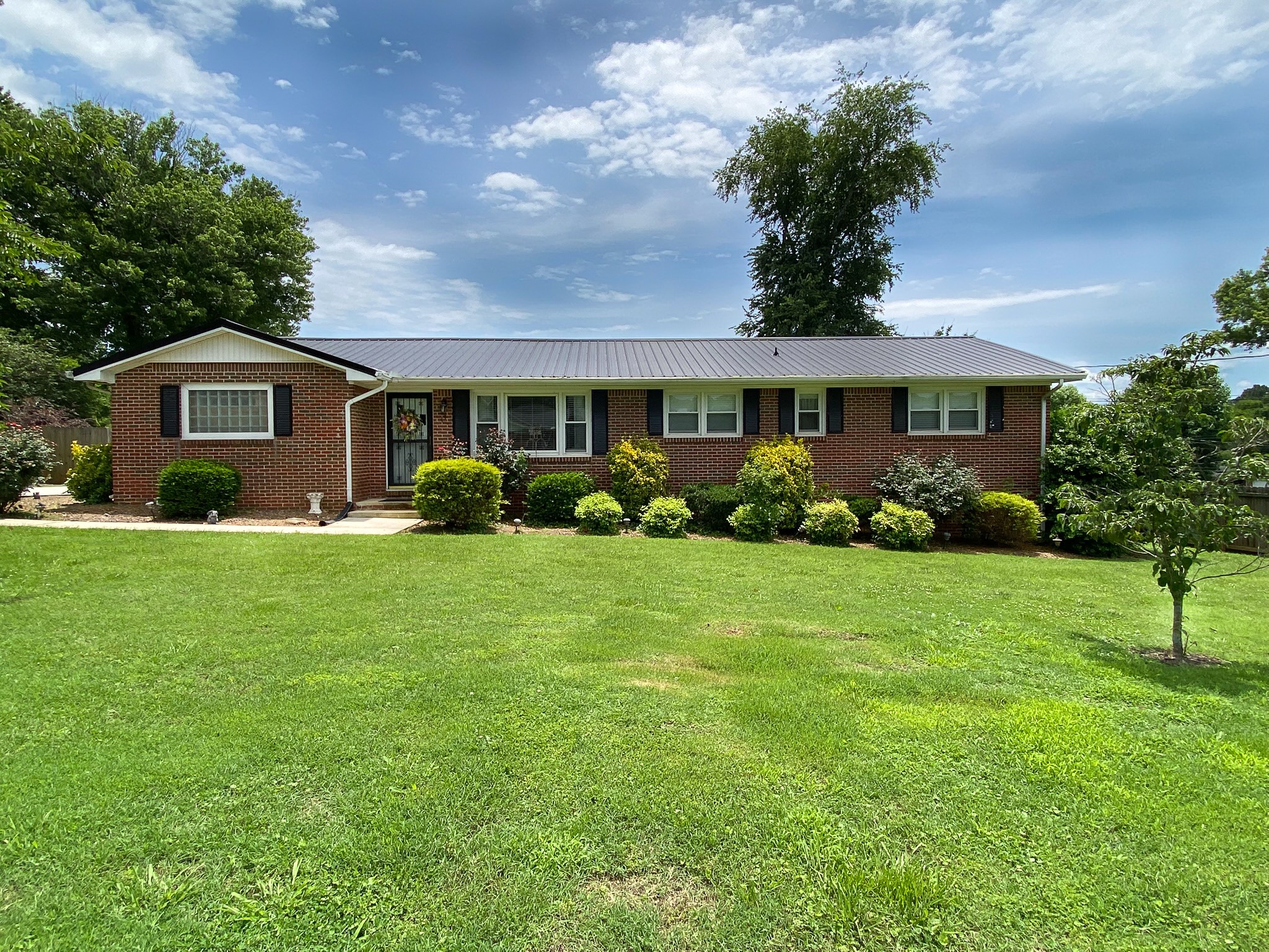 44 Houghton Dr Property Photo 1