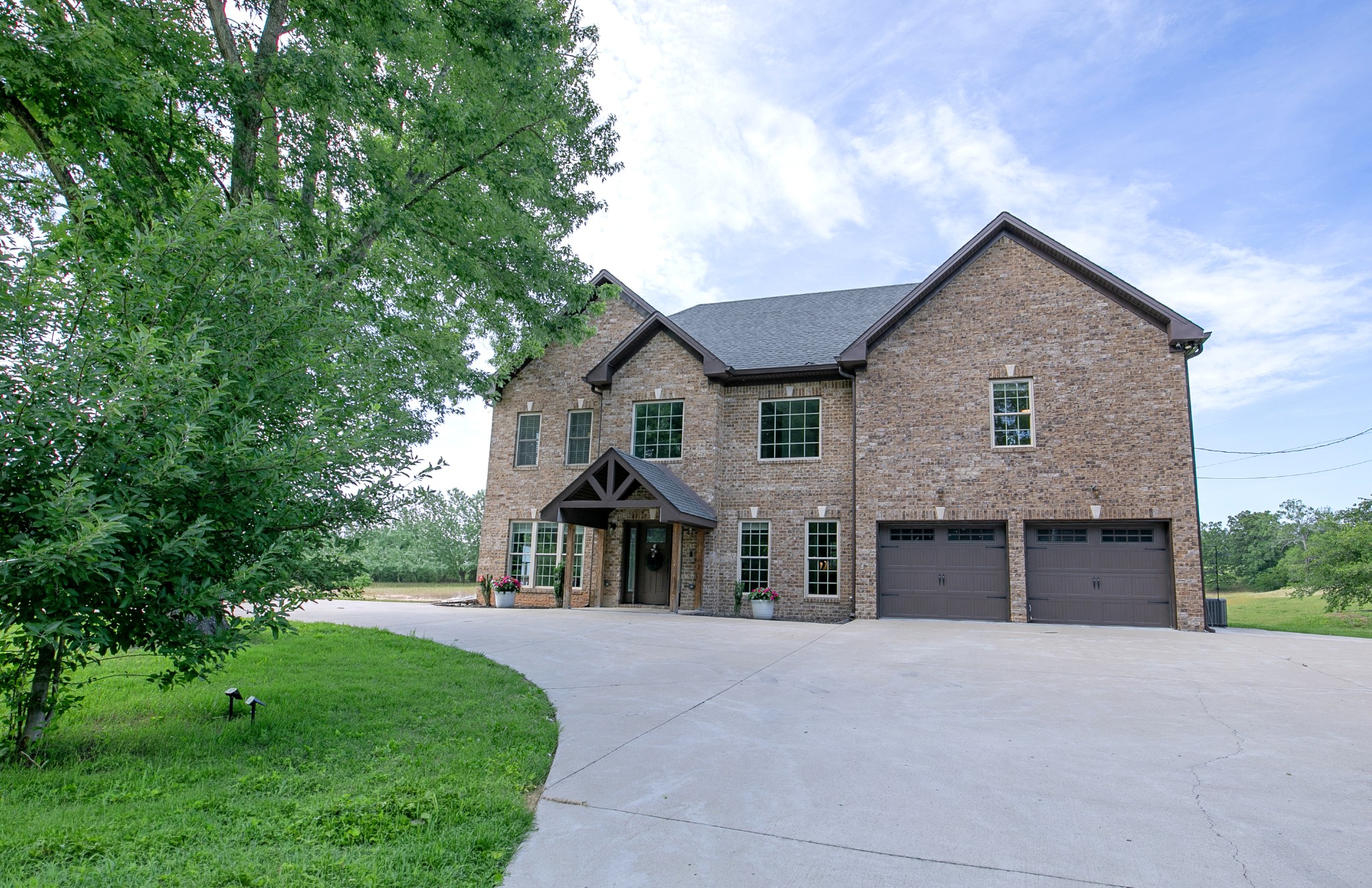 7144 Hall Rd Property Photo 1