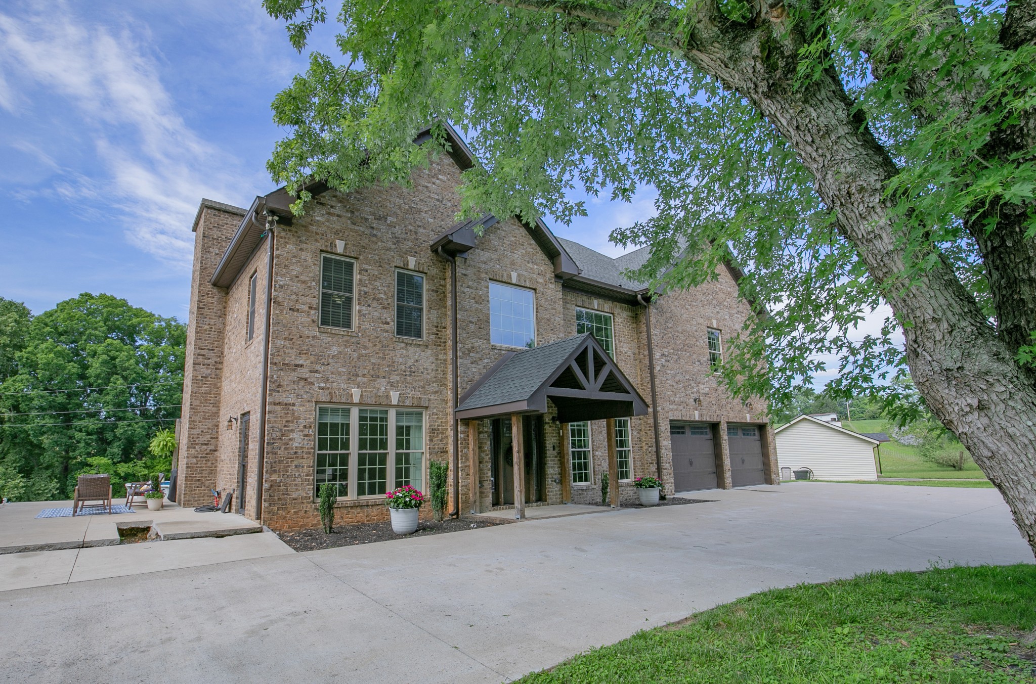 7144 Hall Rd Property Photo 1