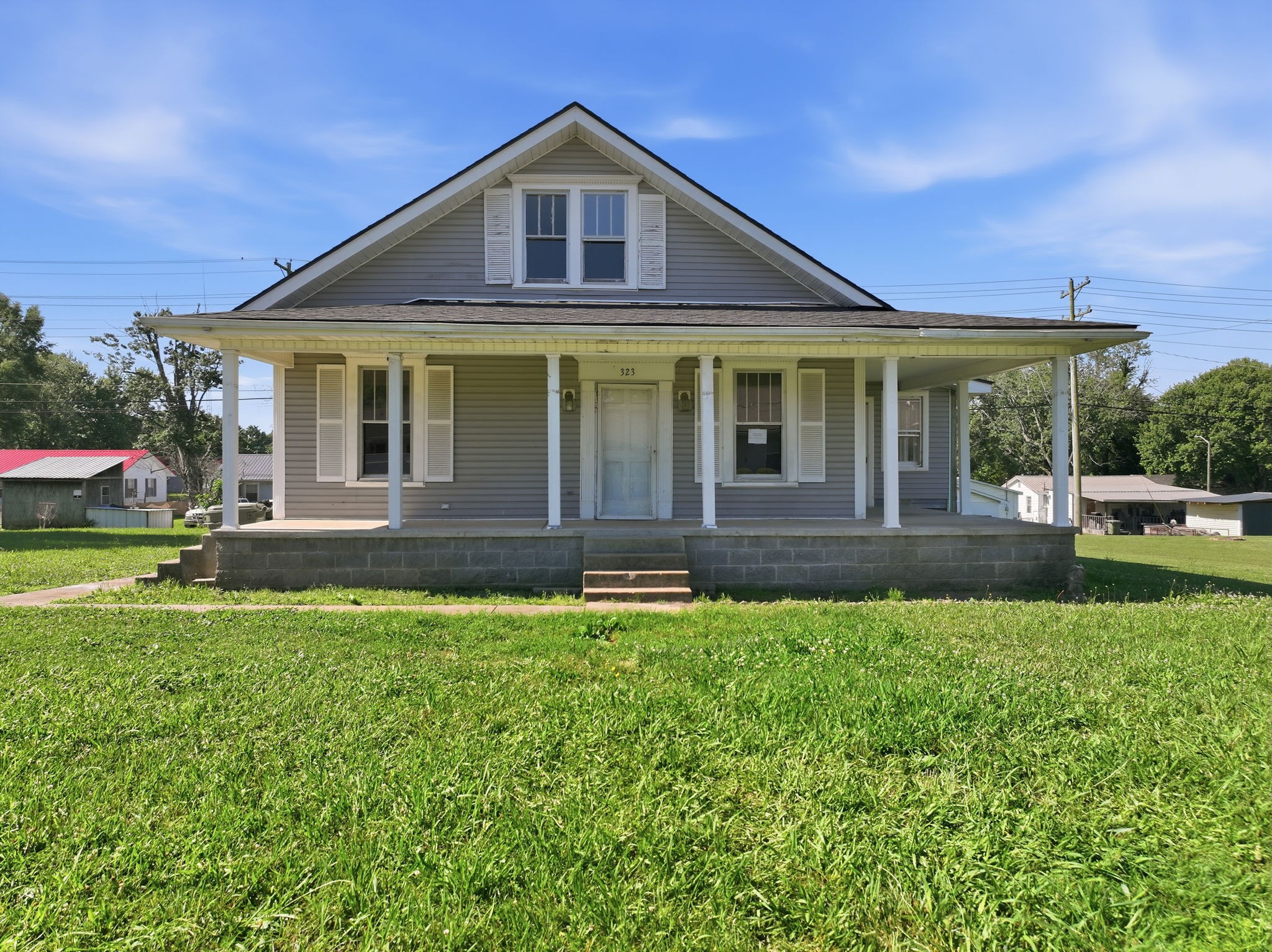 323 Kennedy St Property Photo 1