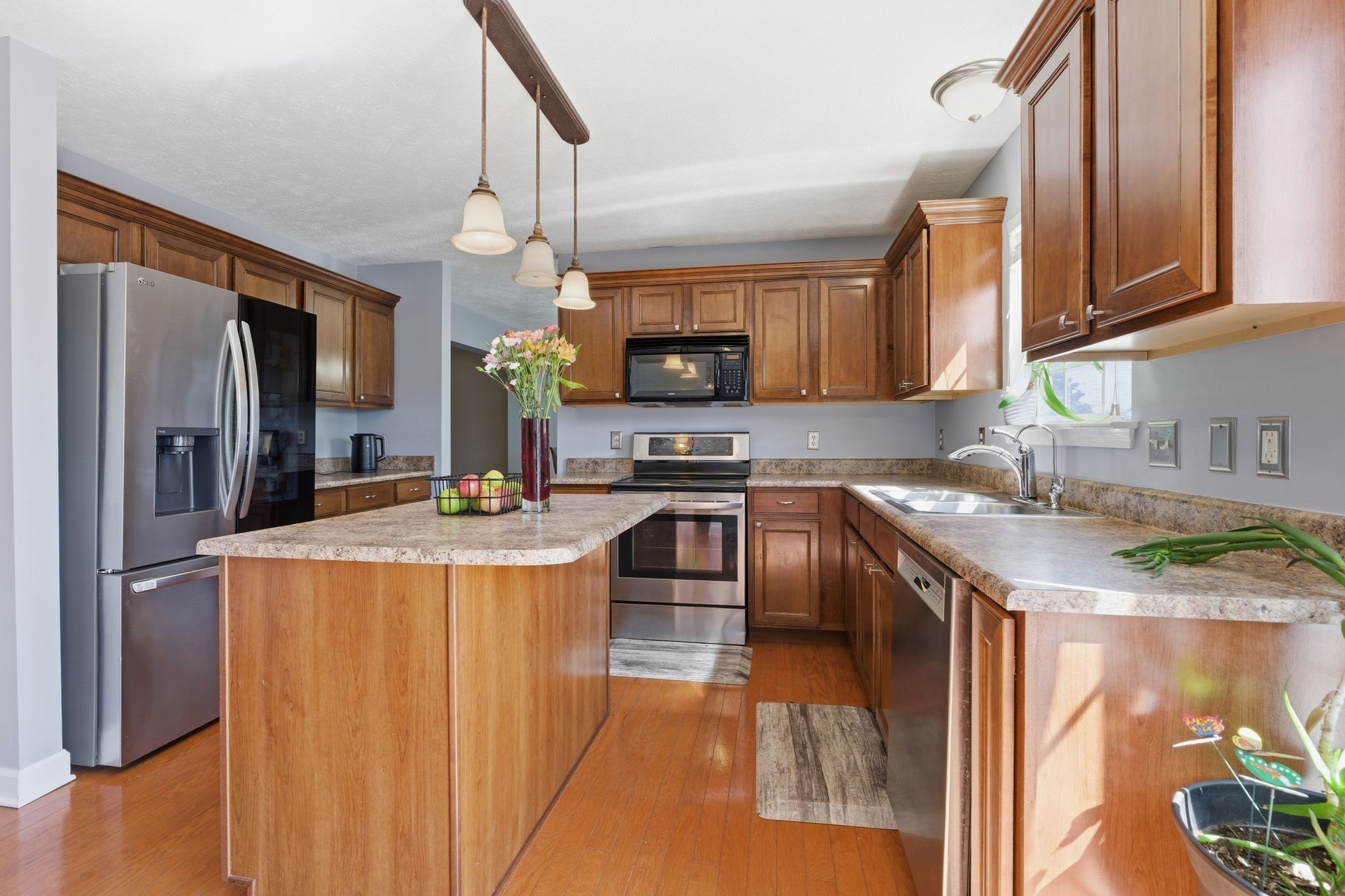 8008 Streamside Dr Property Photo 11