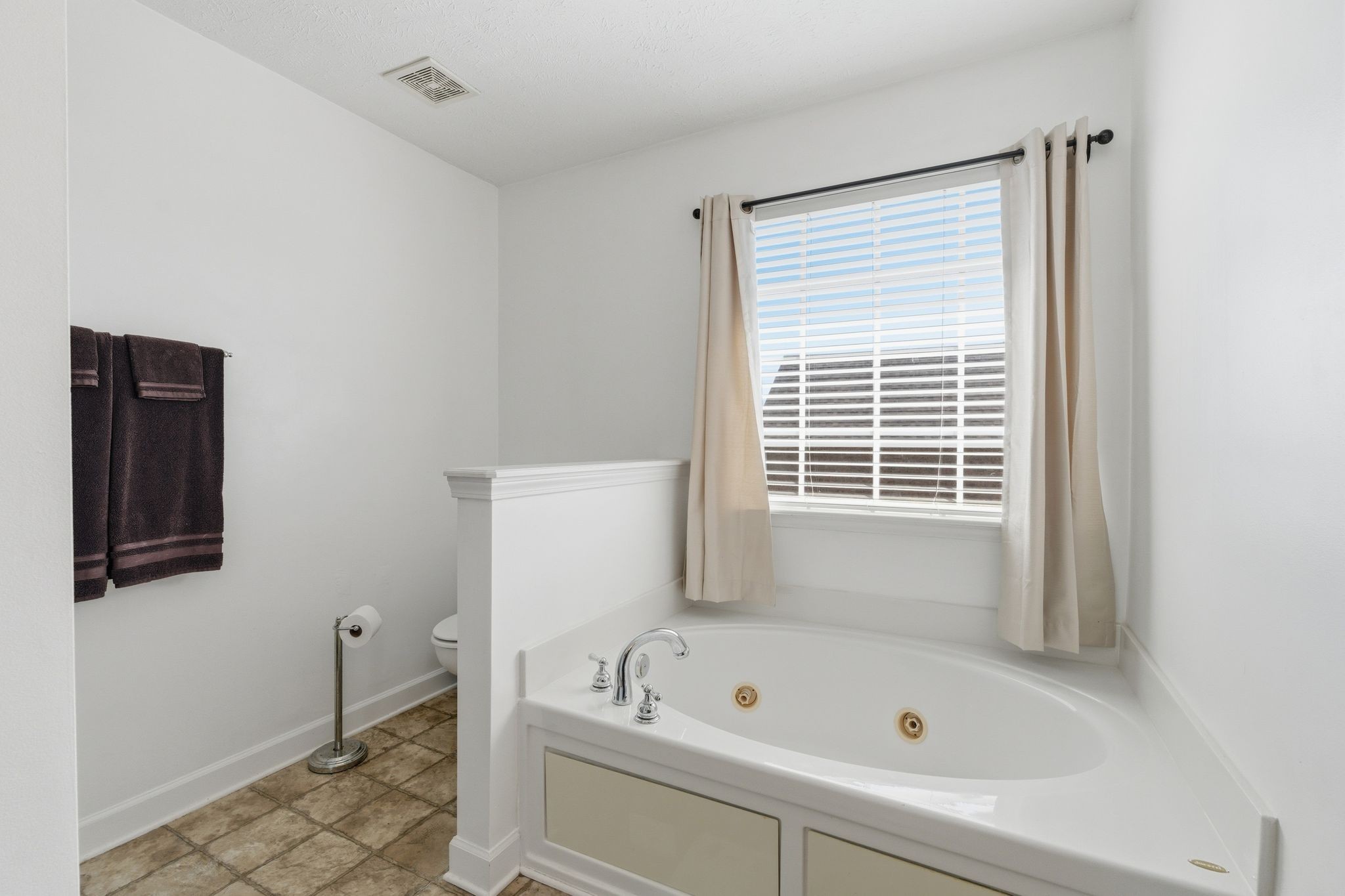 8008 Streamside Dr Property Photo 26