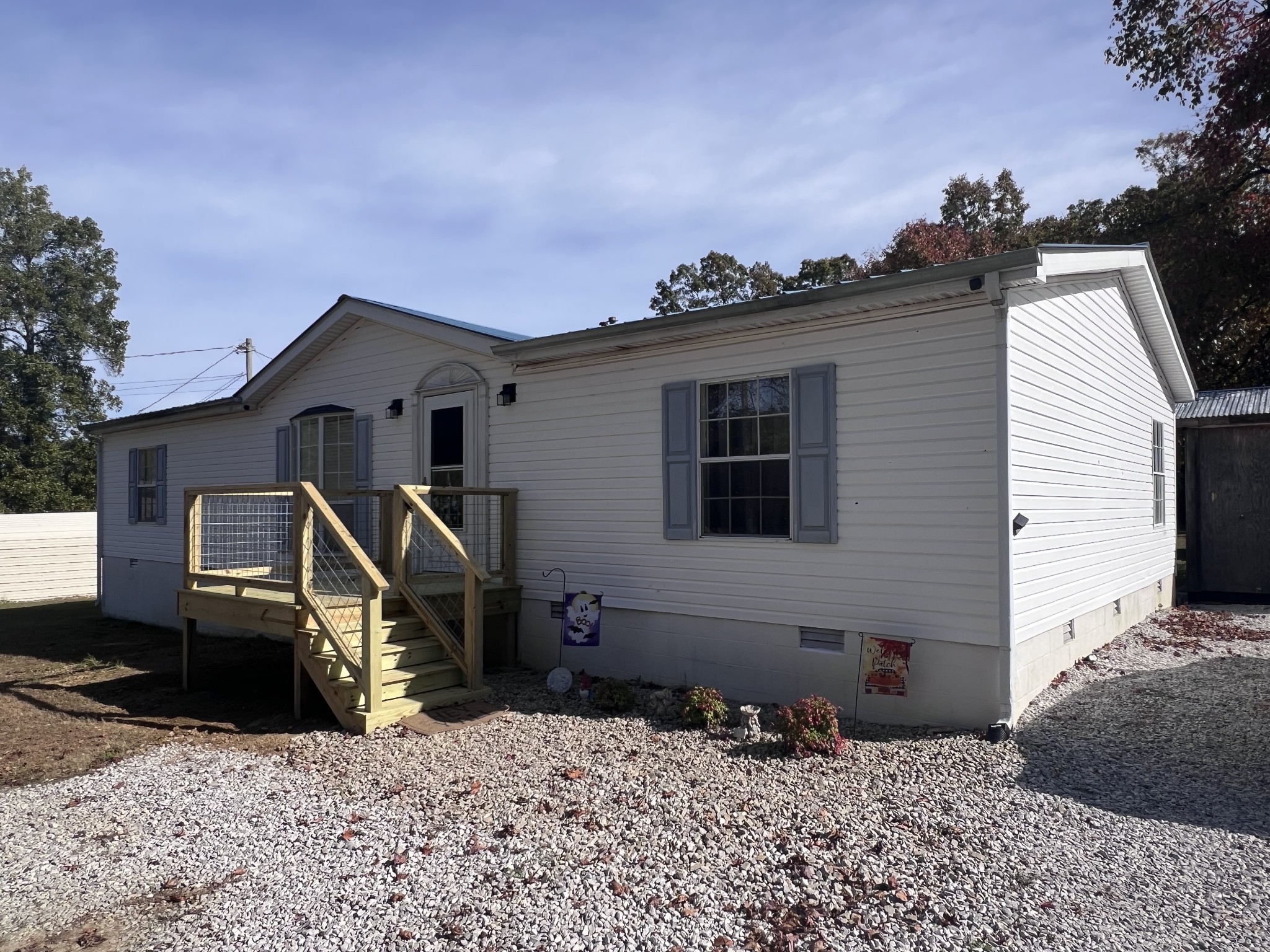 100 Treeline Ct Property Photo 3