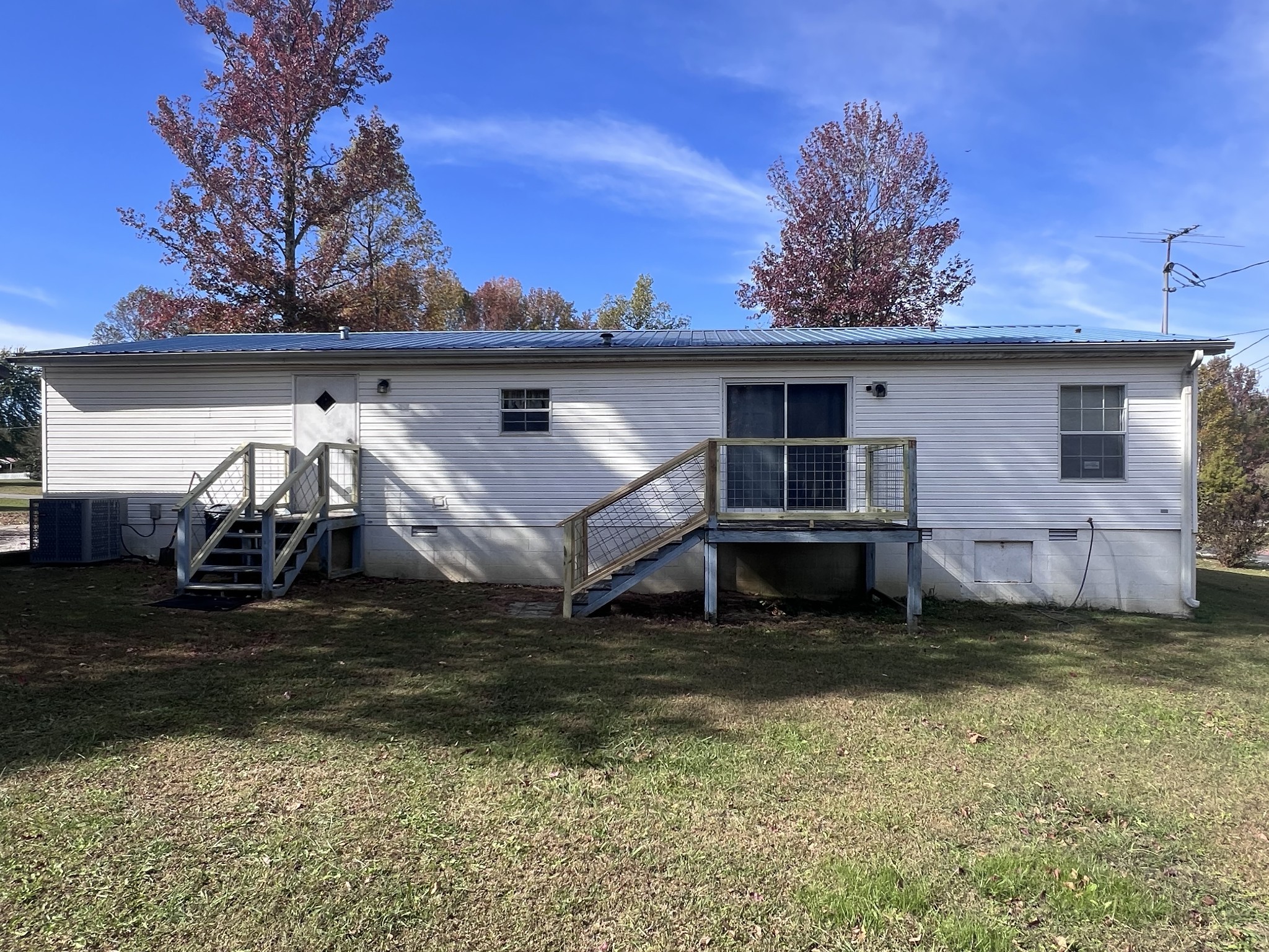 100 Treeline Ct Property Photo 5