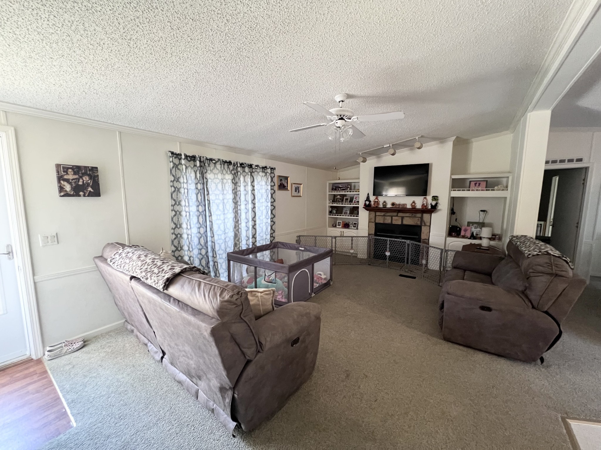 100 Treeline Ct Property Photo 11