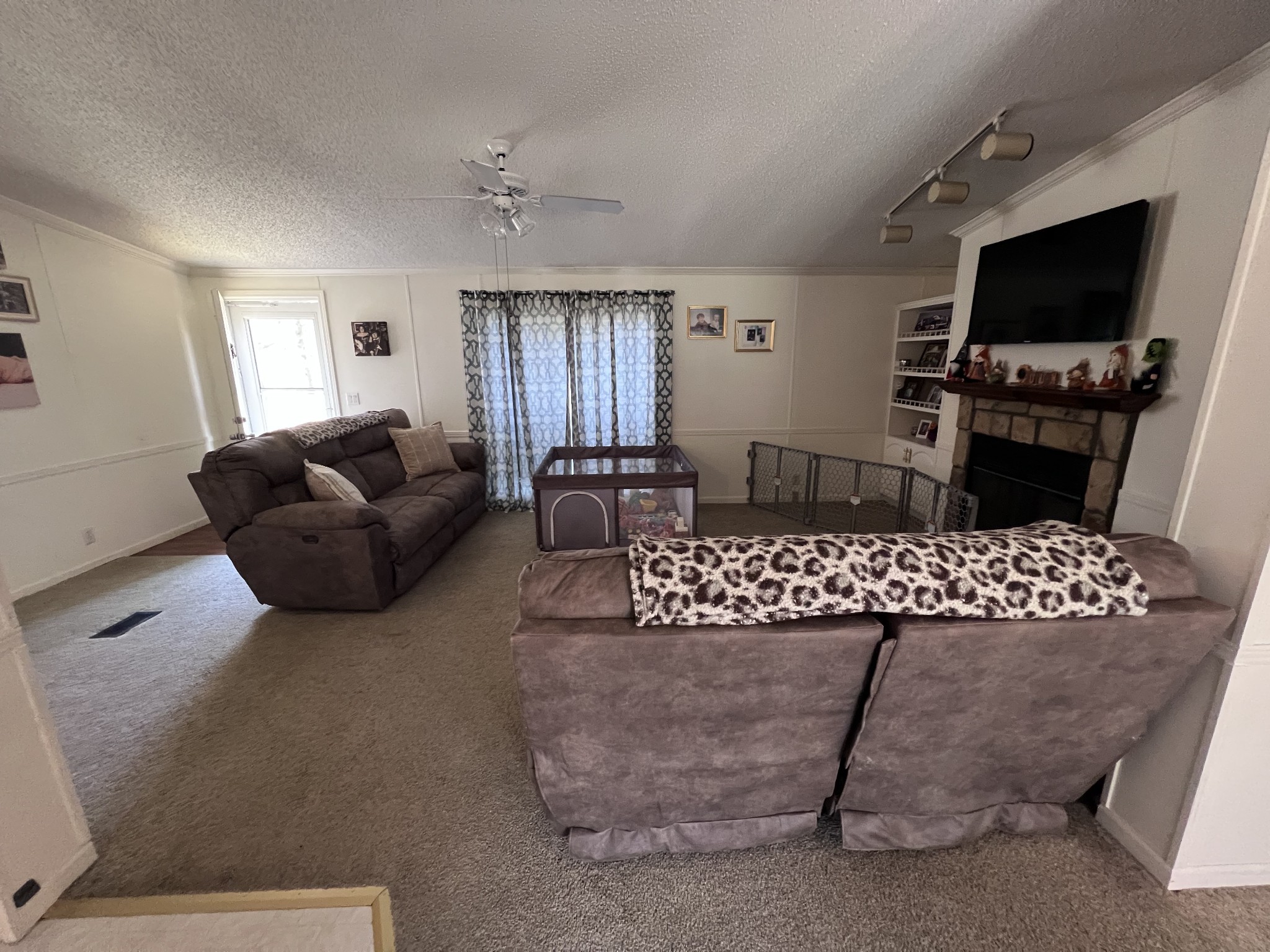 100 Treeline Ct Property Photo 13