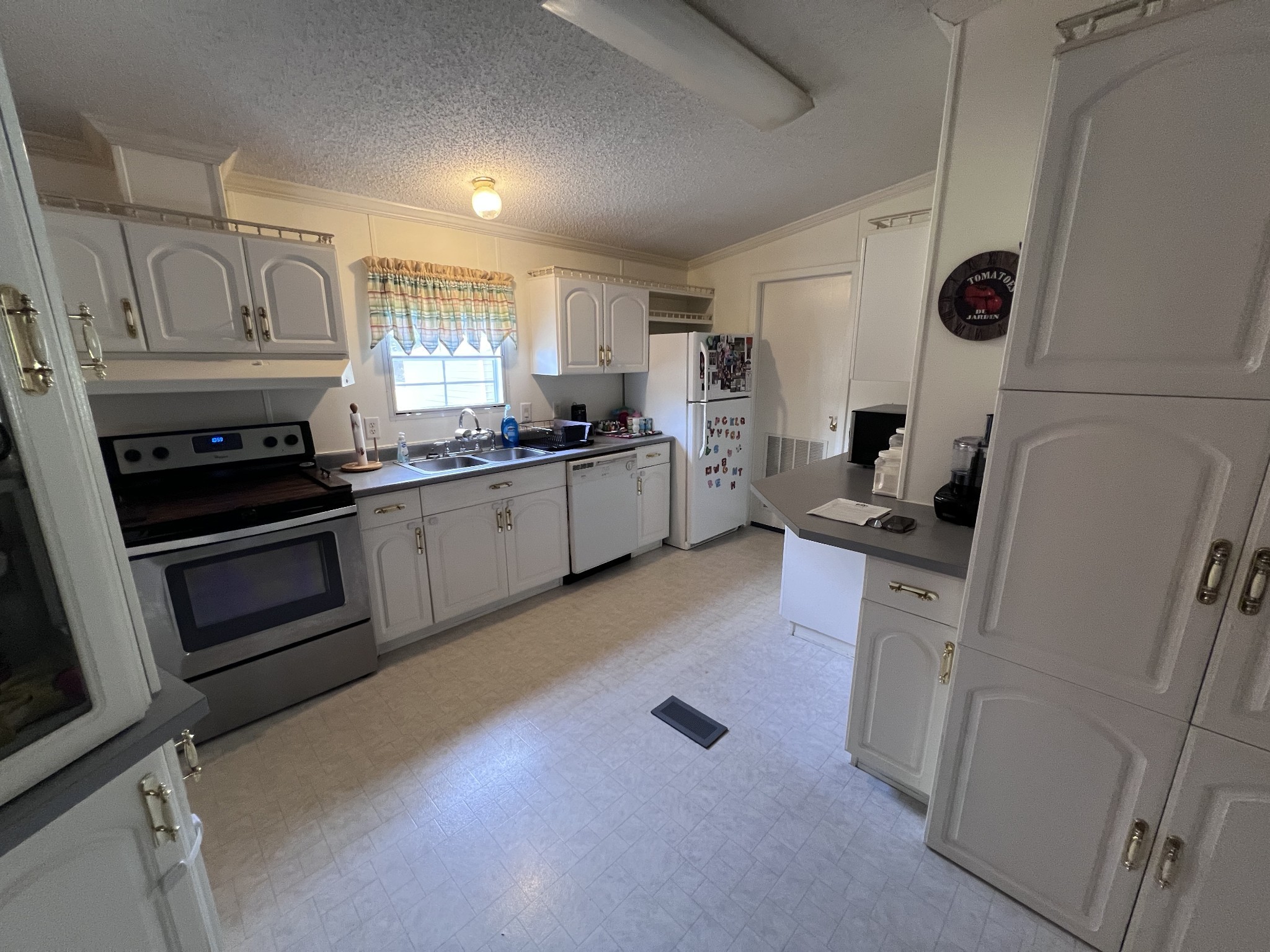 100 Treeline Ct Property Photo 15