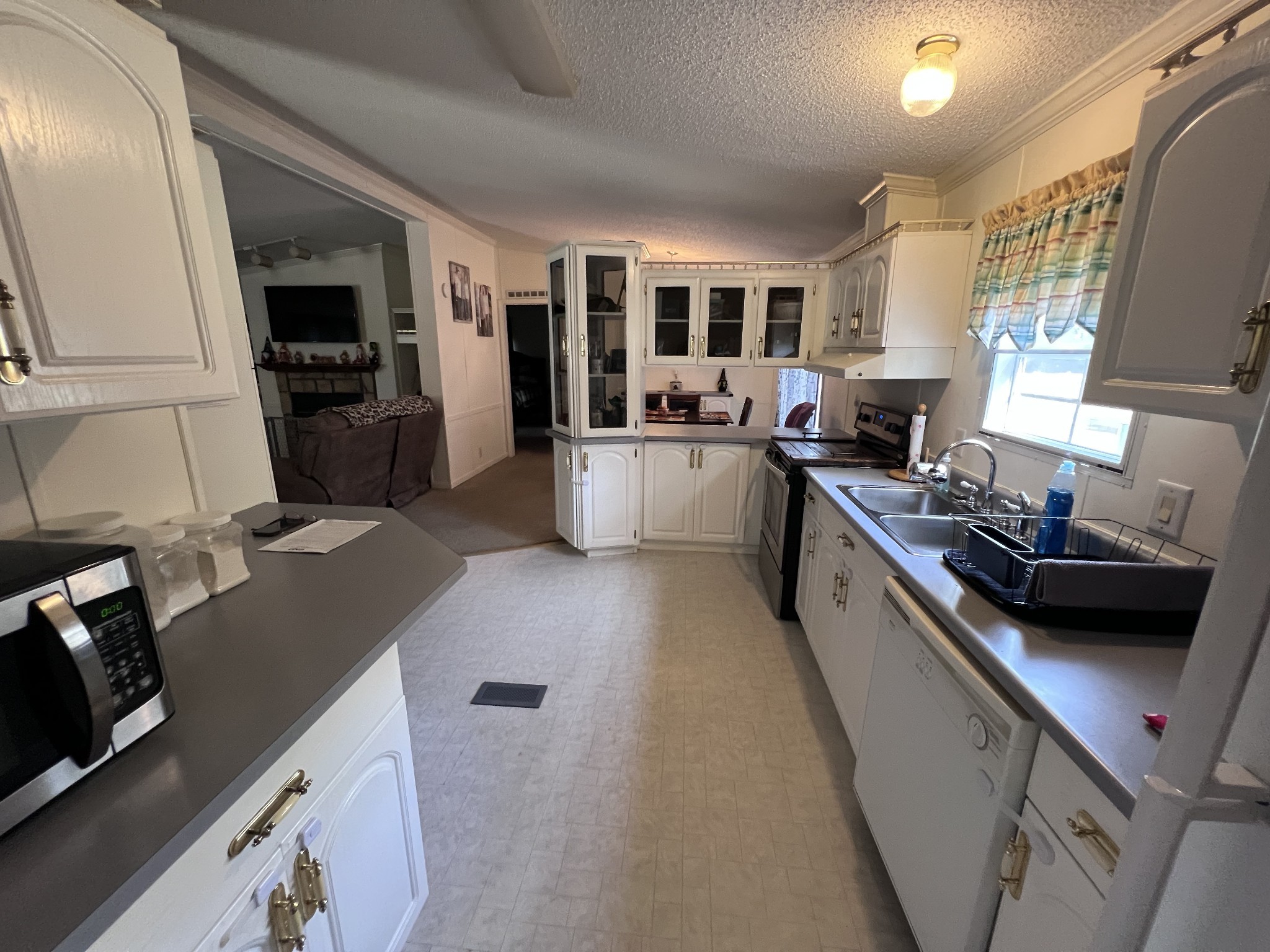 100 Treeline Ct Property Photo 16