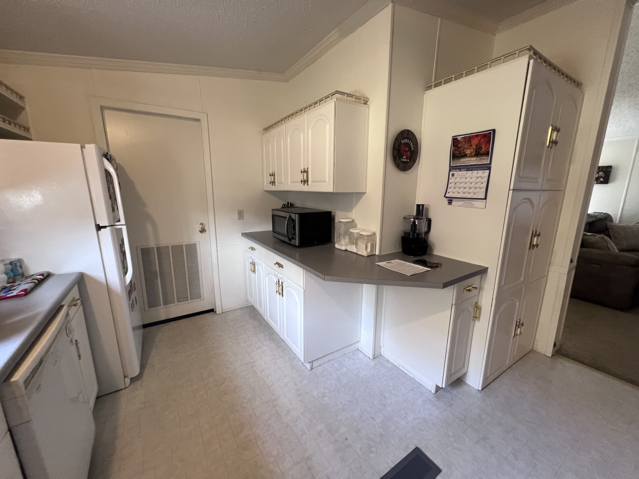 100 Treeline Ct Property Photo 18
