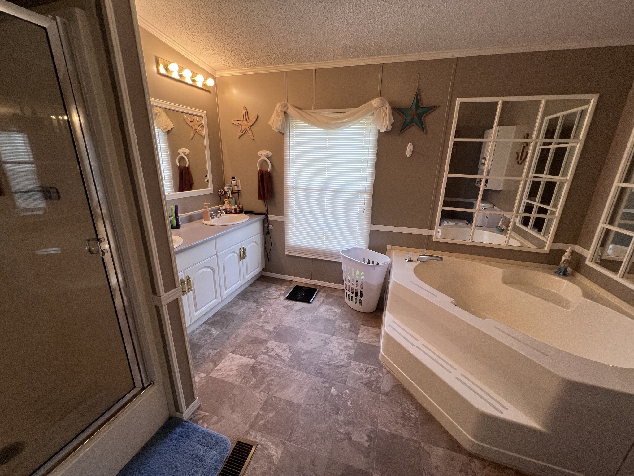 100 Treeline Ct Property Photo 26