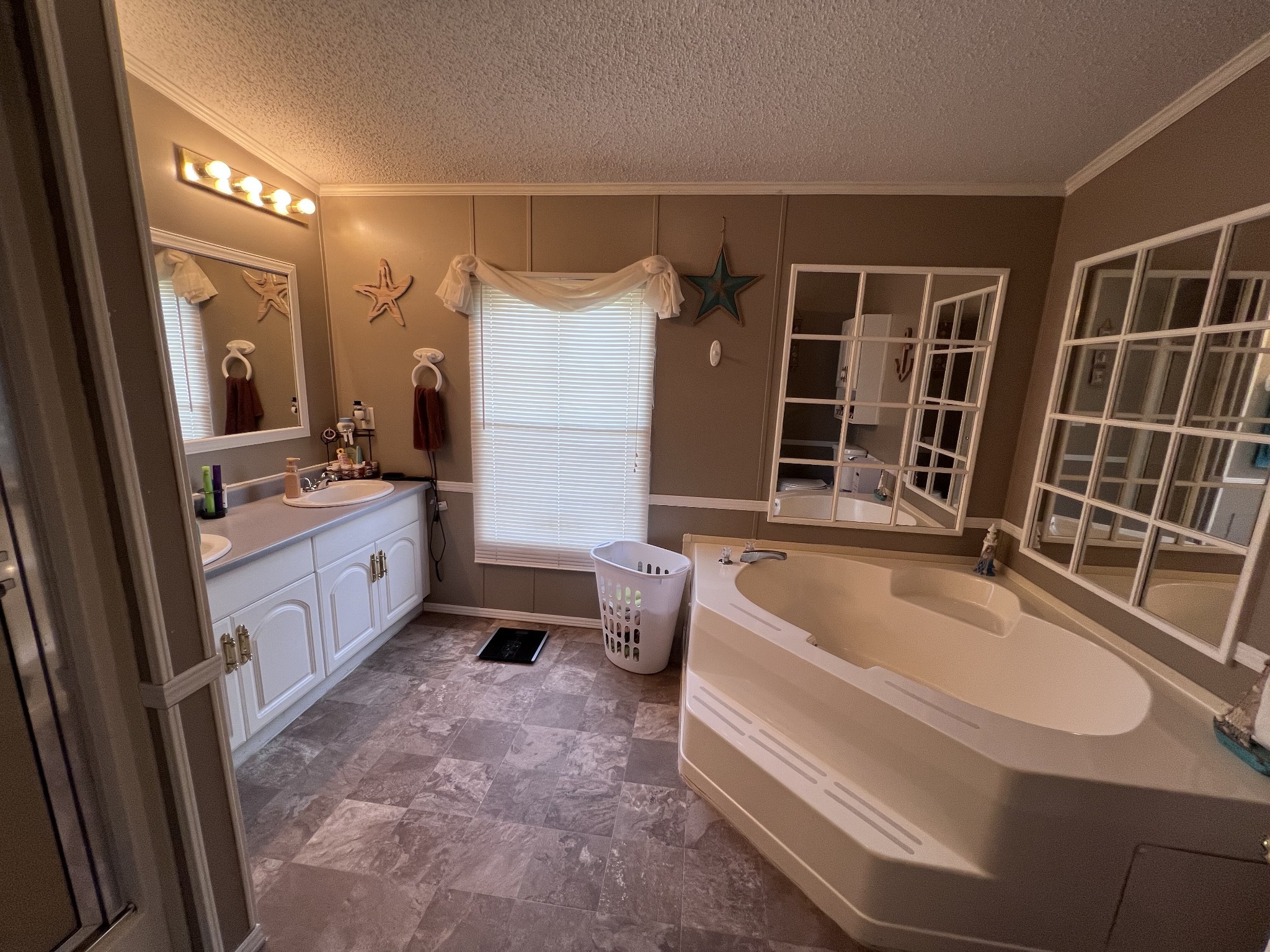 100 Treeline Ct Property Photo 27
