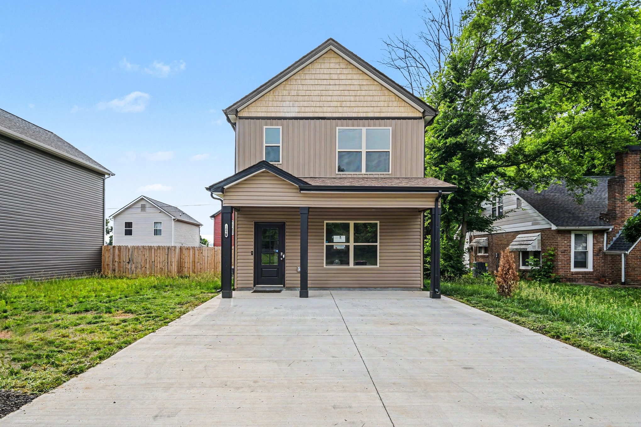 109 B Adkins St