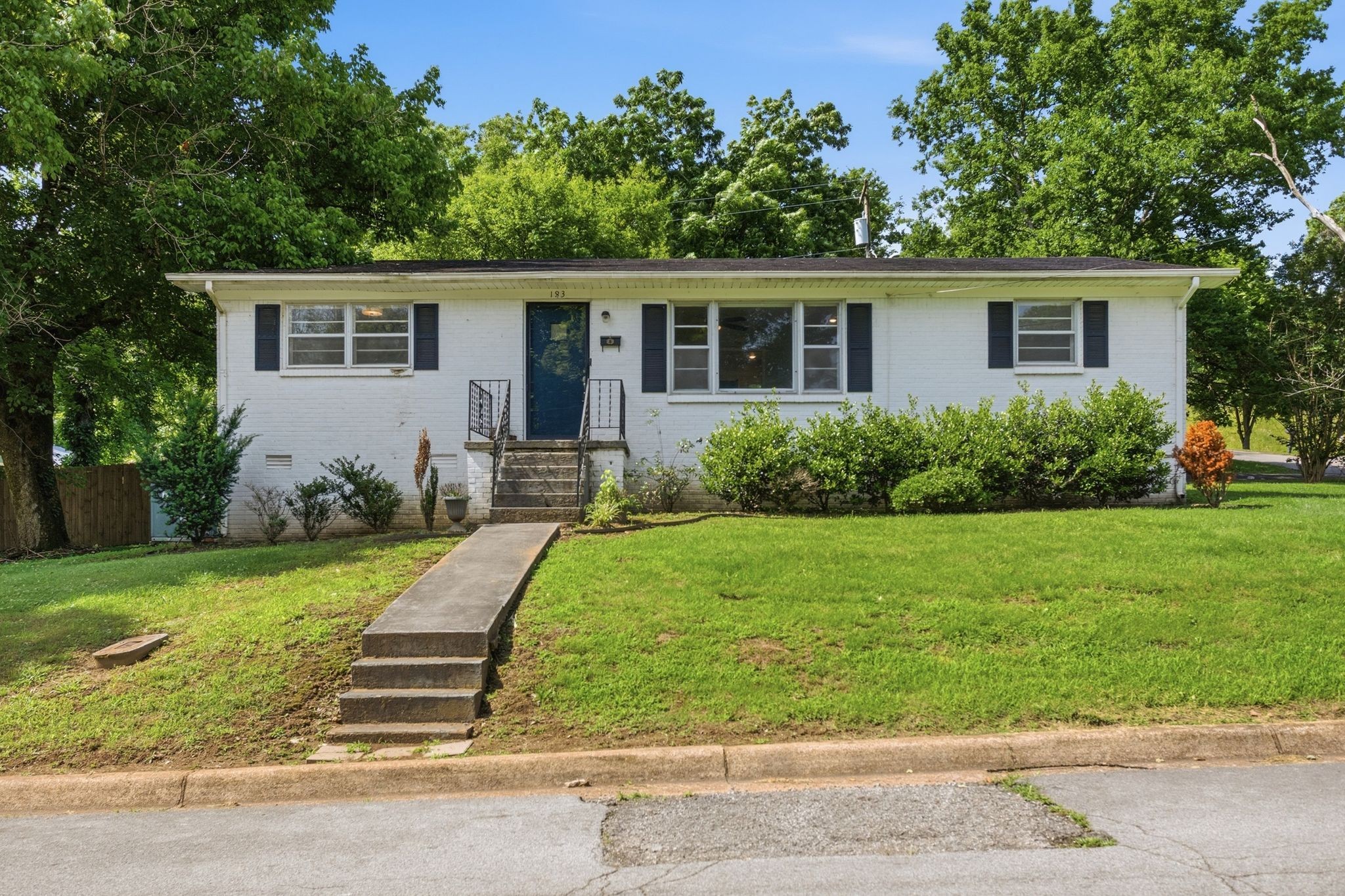 183 Gordon St Property Photo 1