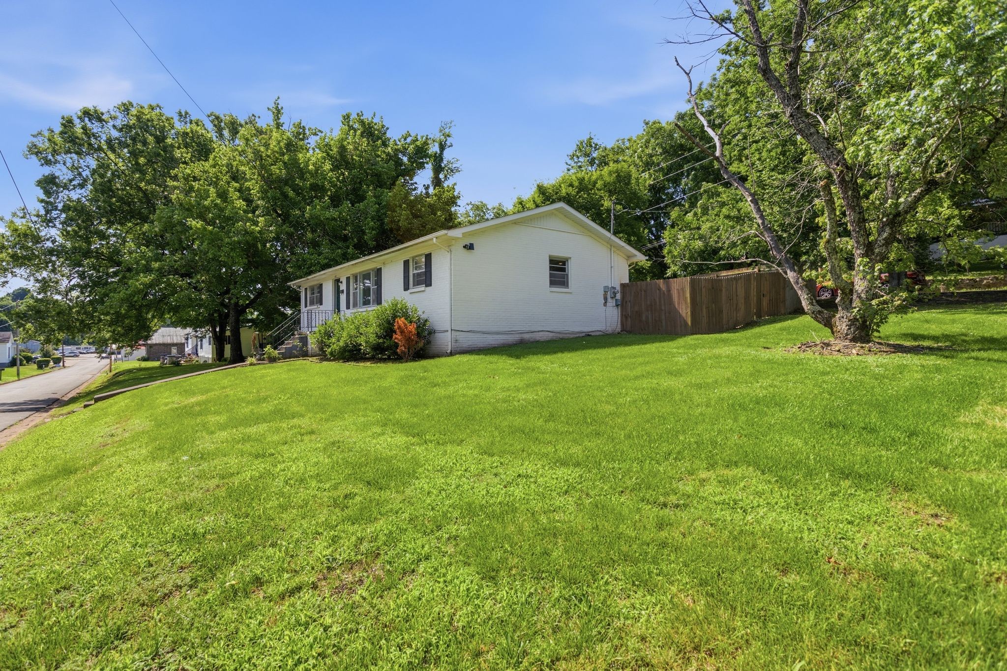 183 Gordon St Property Photo 3