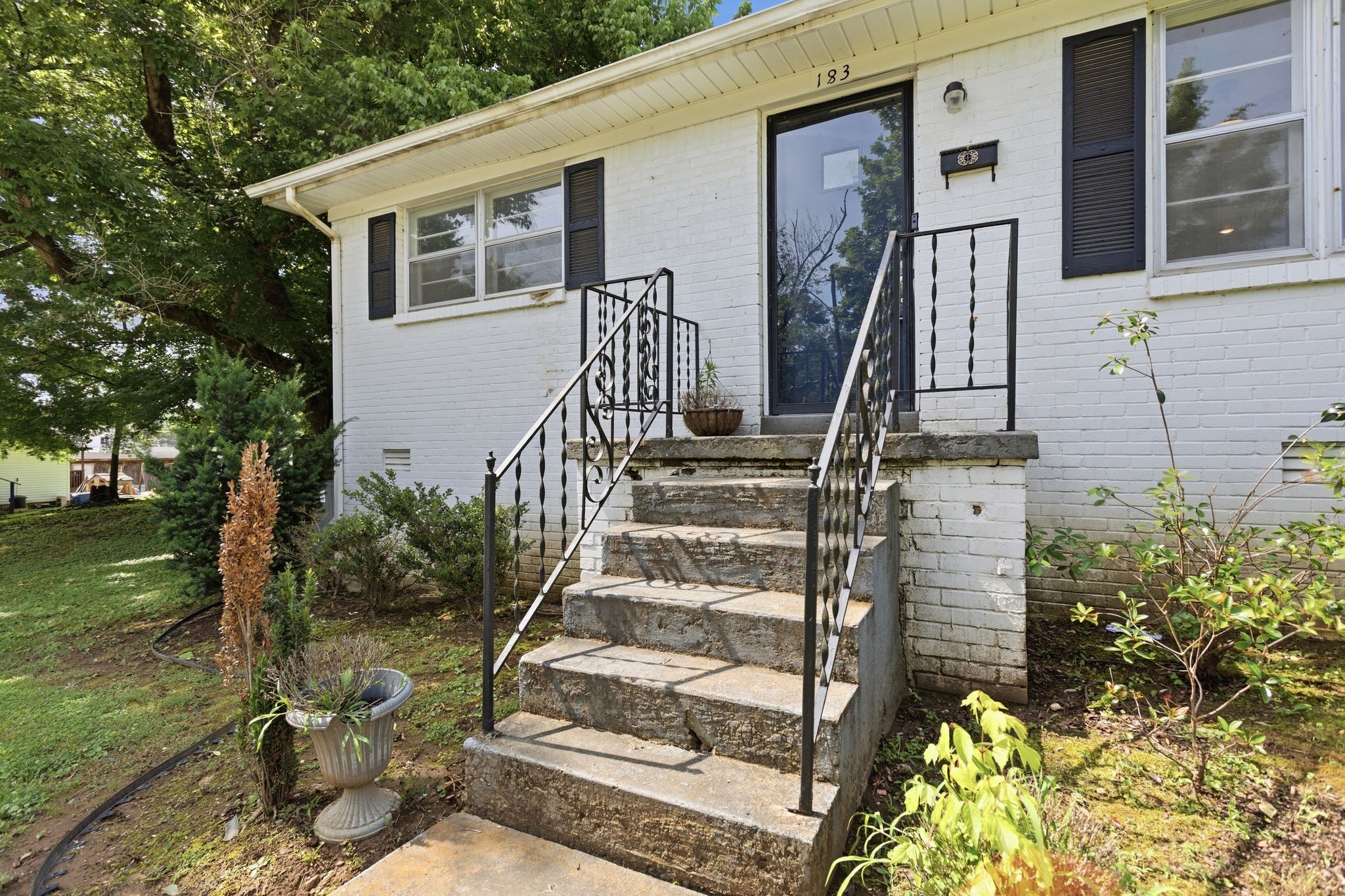 183 Gordon St Property Photo 4
