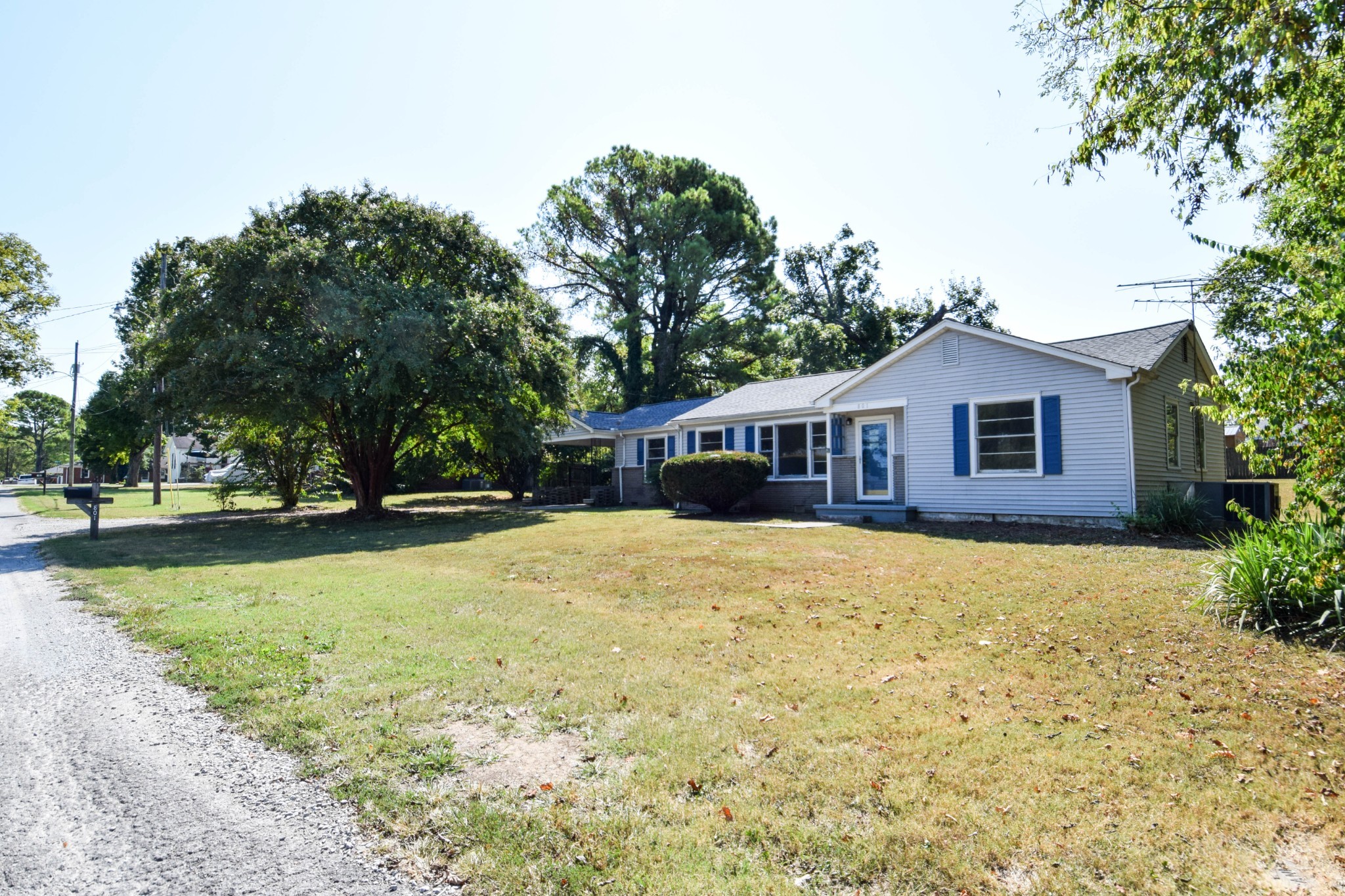 801 Hart St Property Photo 4