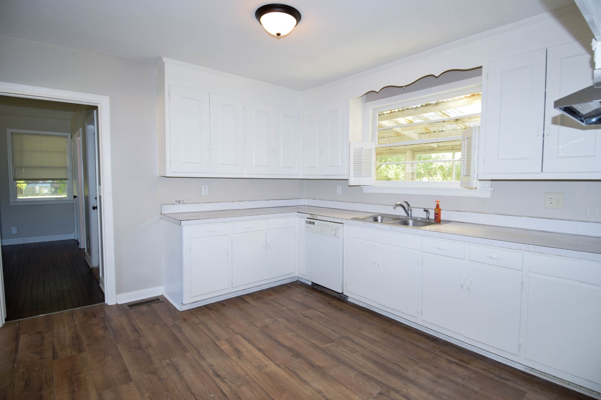 801 Hart St Property Photo 17