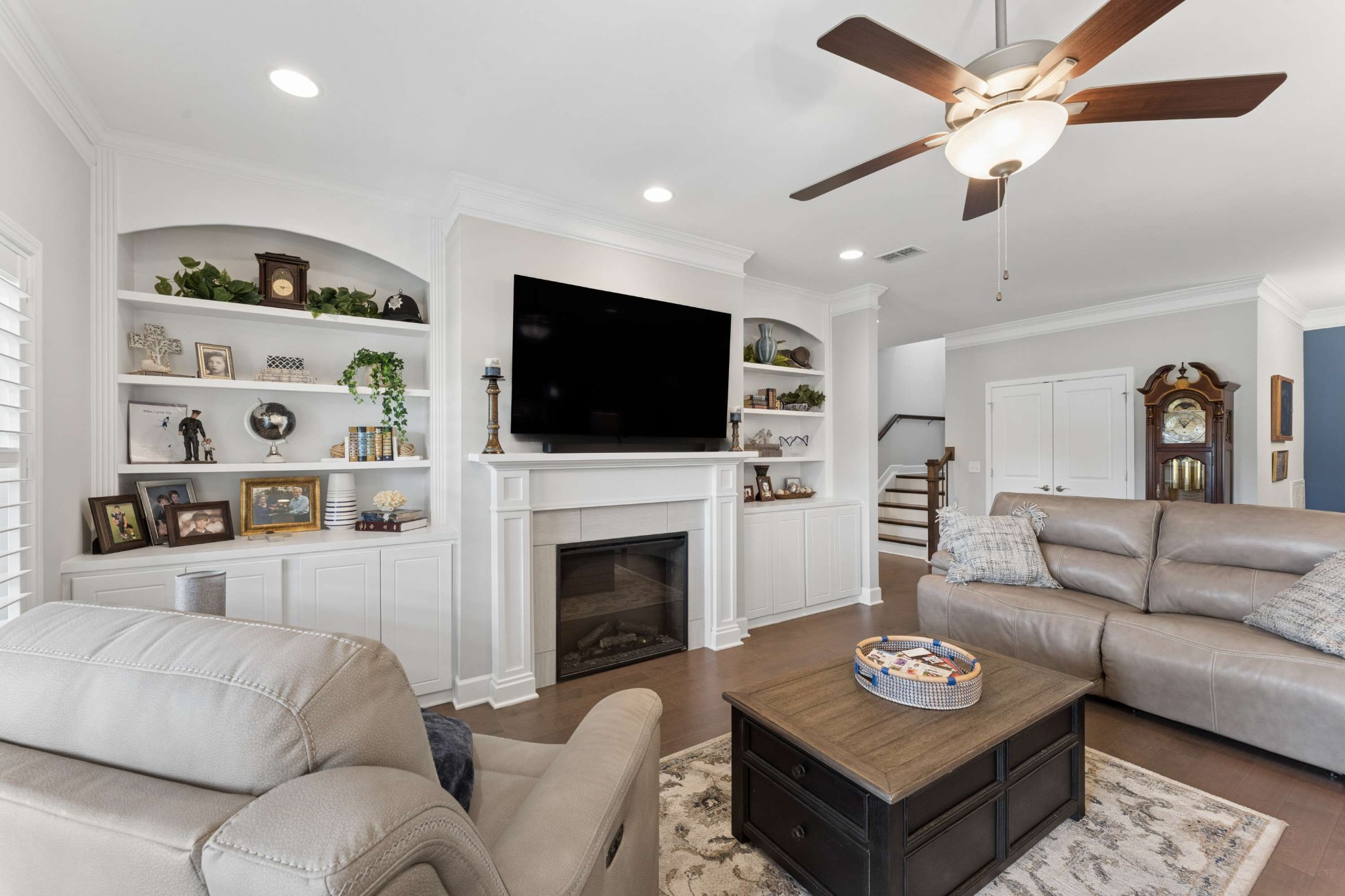 2423 Stonecenter Ln