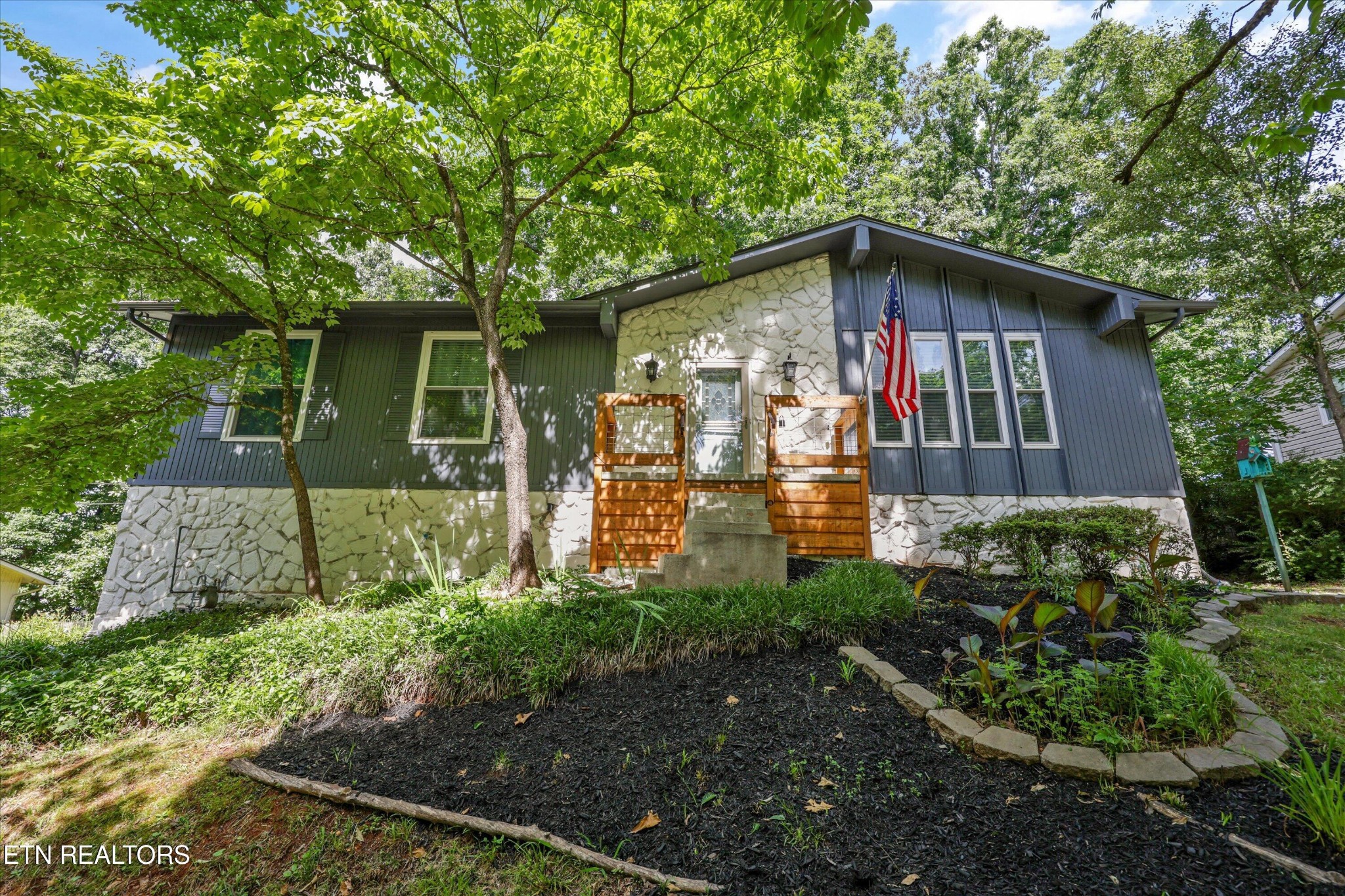 1117 Rain Tree Rd Property Photo 2