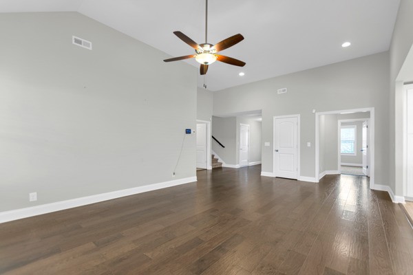 506 Latham Ct Property Photo 4