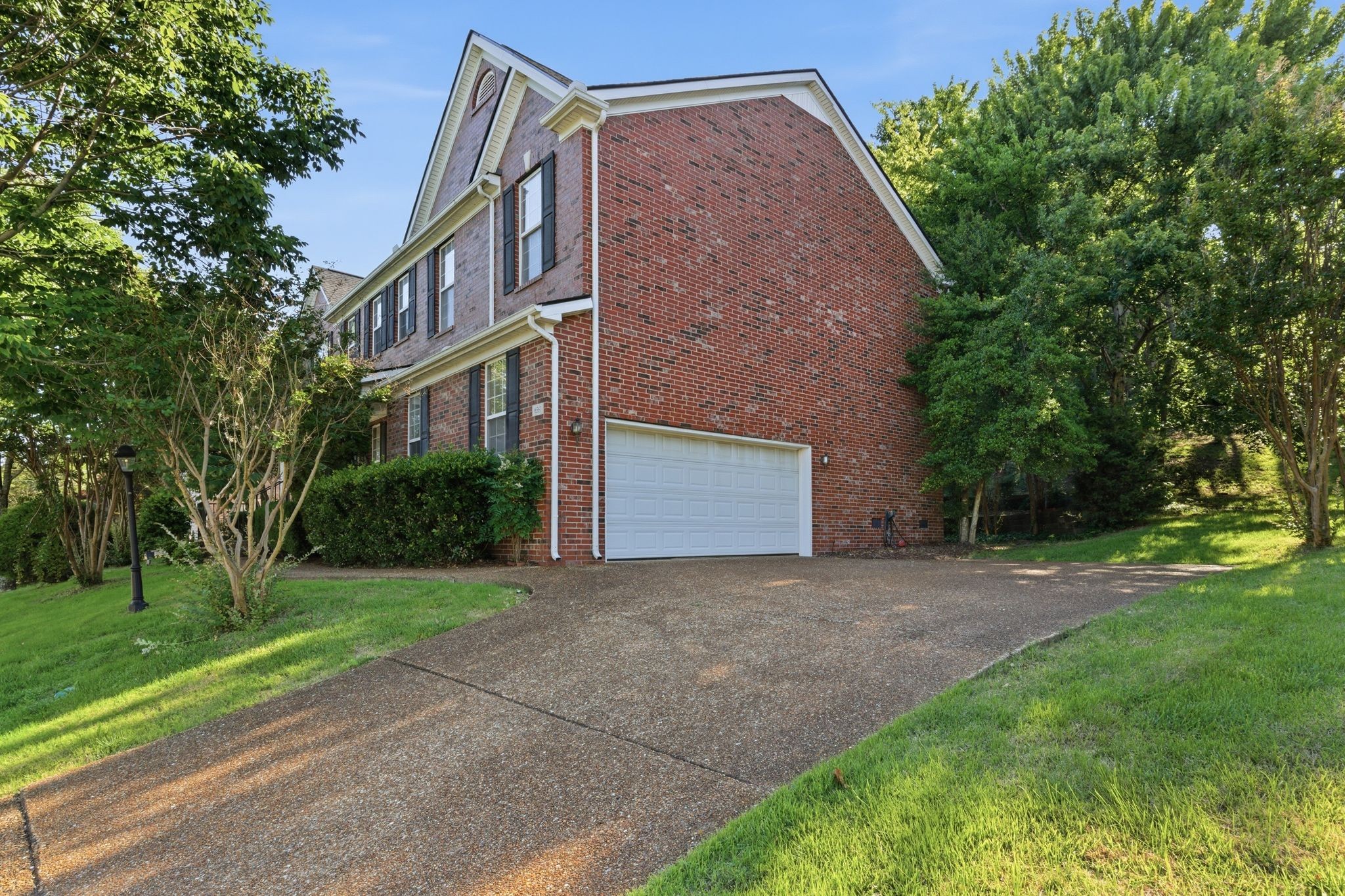 6561 Banbury Xing Property Photo 2