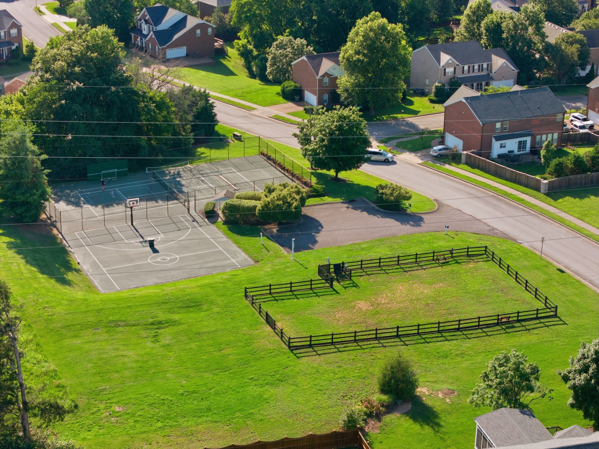 6561 Banbury Xing Property Photo 4