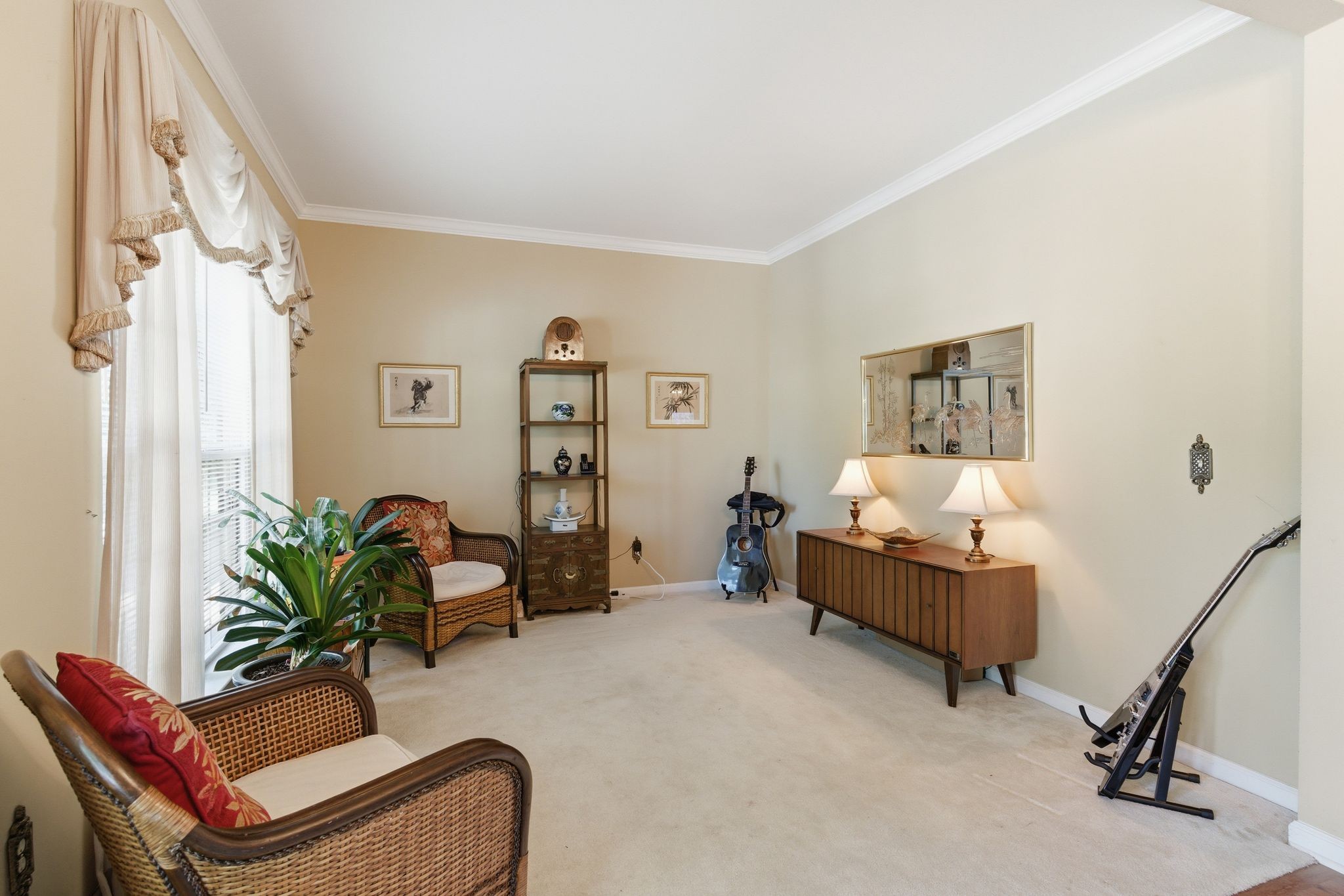 6561 Banbury Xing Property Photo 5