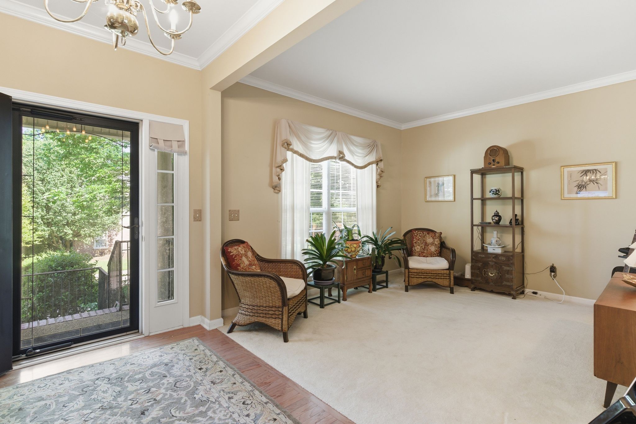 6561 Banbury Xing Property Photo 6